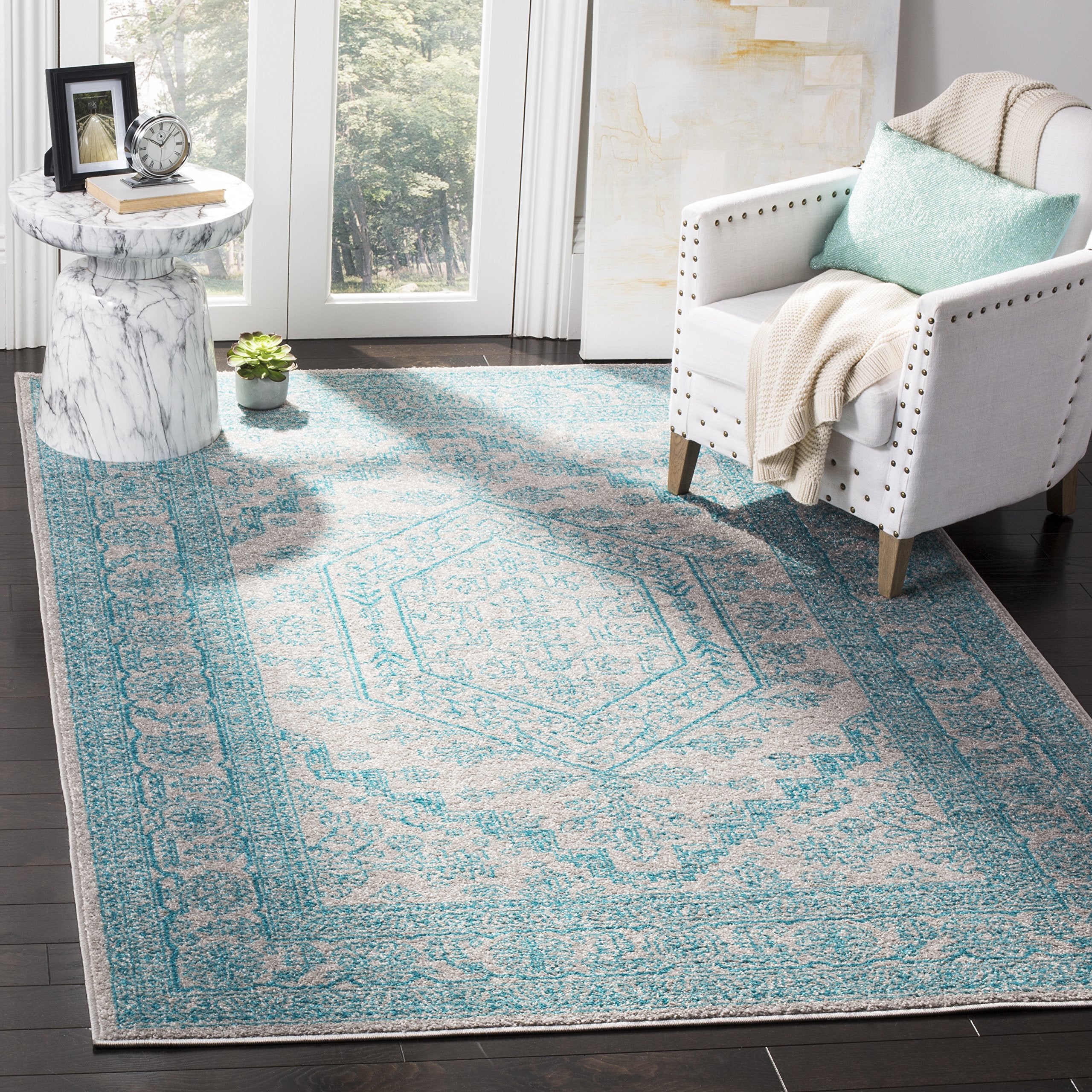 SAFAVIEH Adirondack Collection Area Rug - 51 x 76, Light Grey & Teal, Oriental Medallion Design, Non-Shedding & Easy Care, Ide