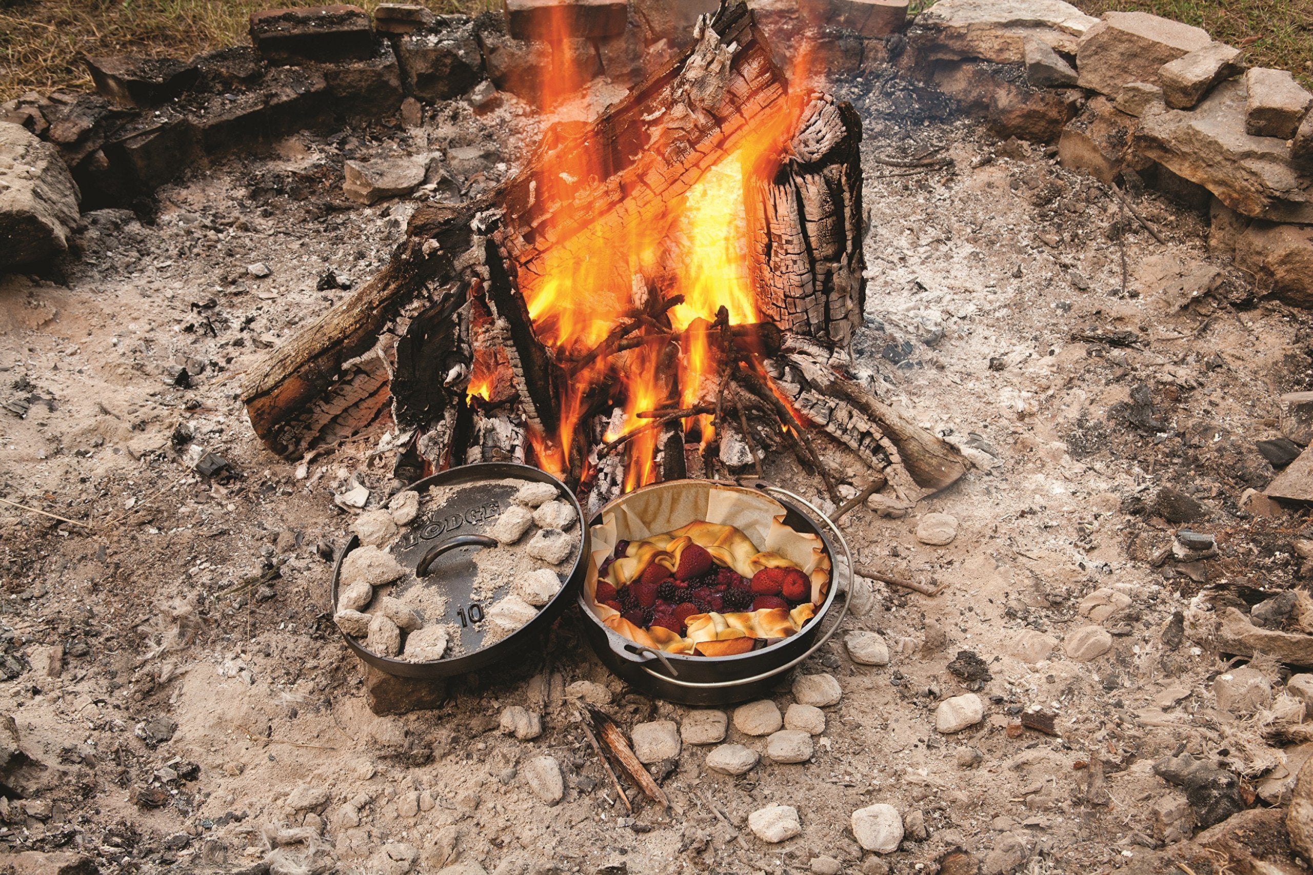 Lodge L10Co3 Cast Iron Camp Dutch Oven, 4-Quart