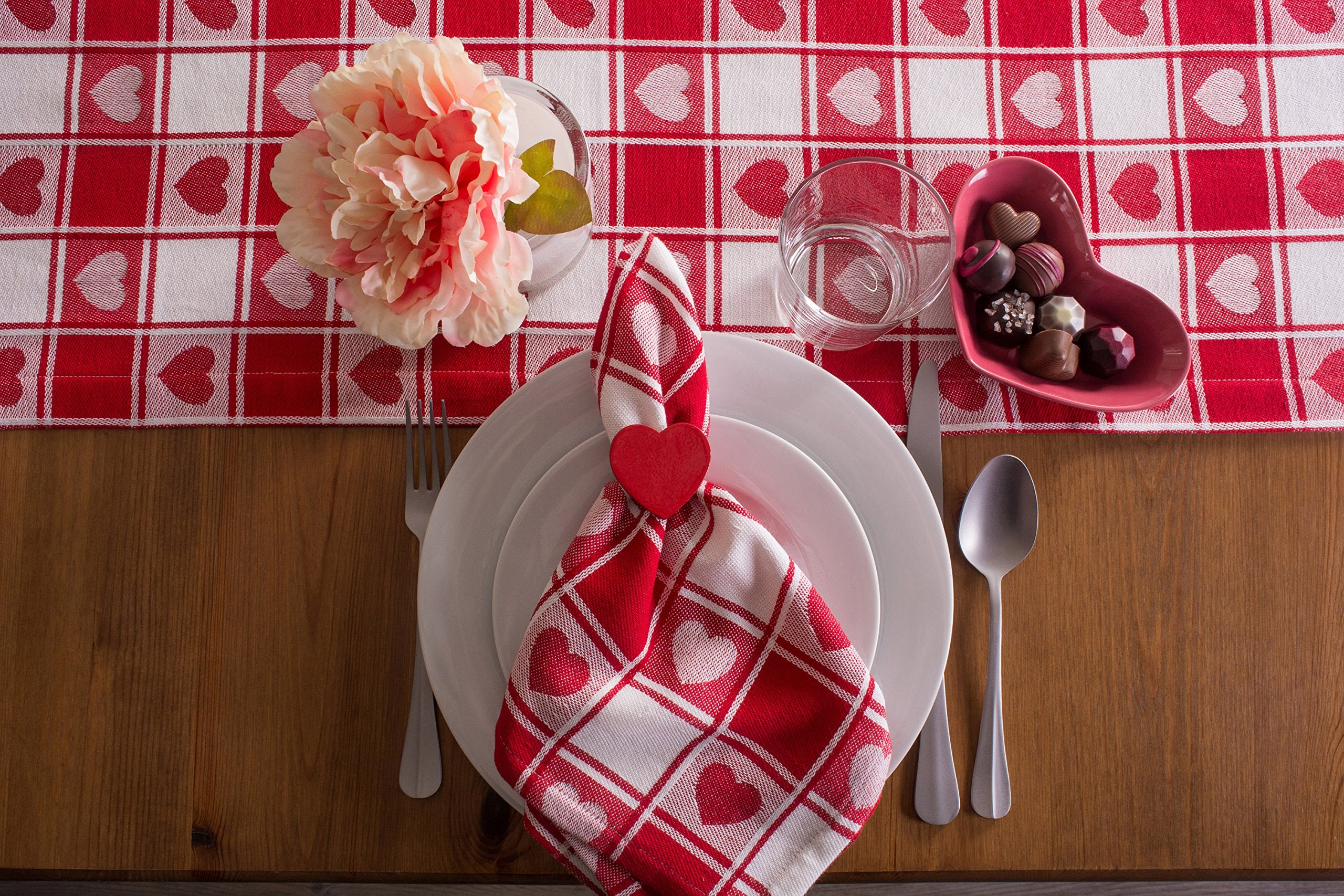 DII Hearts Woven Check Tablecloth