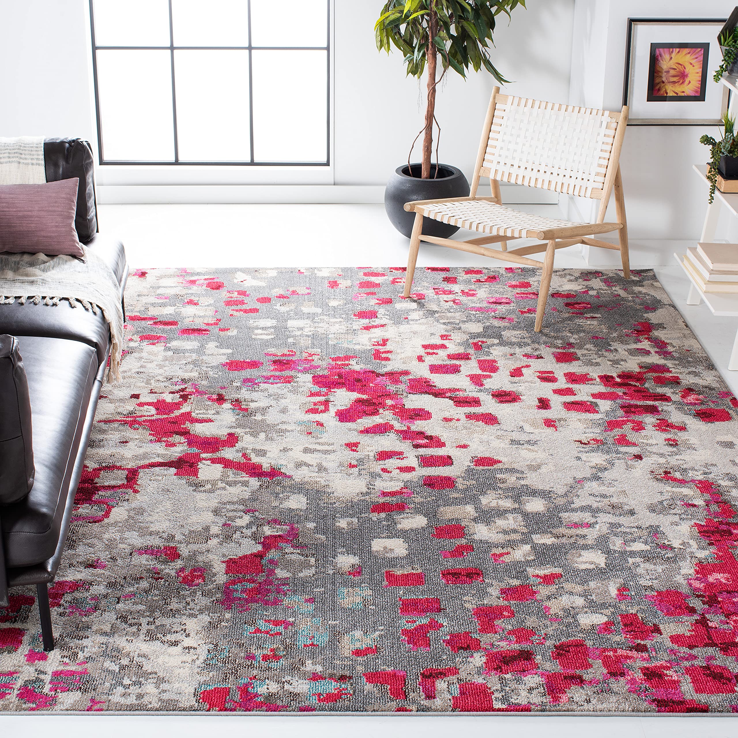 SAFAVIEH Madison Collection Area Rug - 6 x 9, Grey & Red, Boho Abstract Distressed Design, Non-Shedding & Easy Care, Ideal for