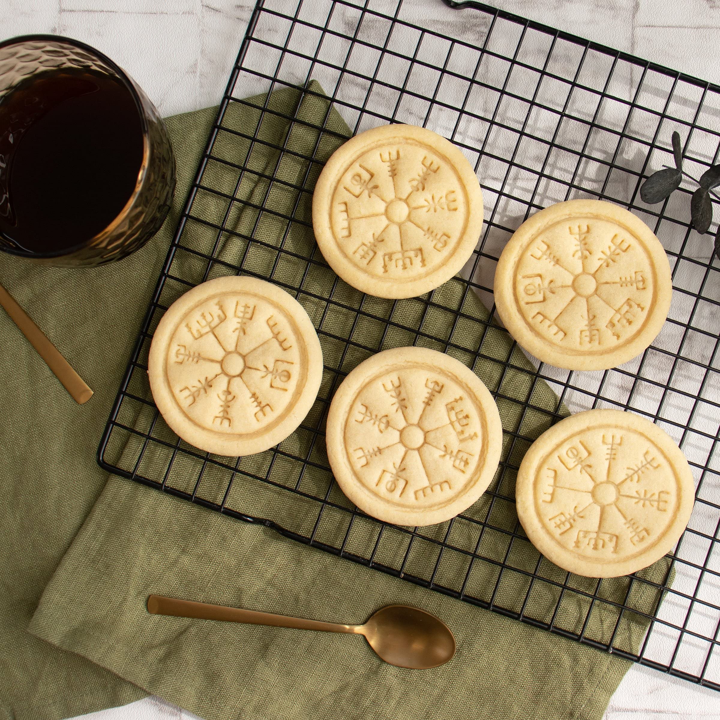 Runic Compass Vegvisir Cookie Cutter, 1 Piece - Bakerlogy