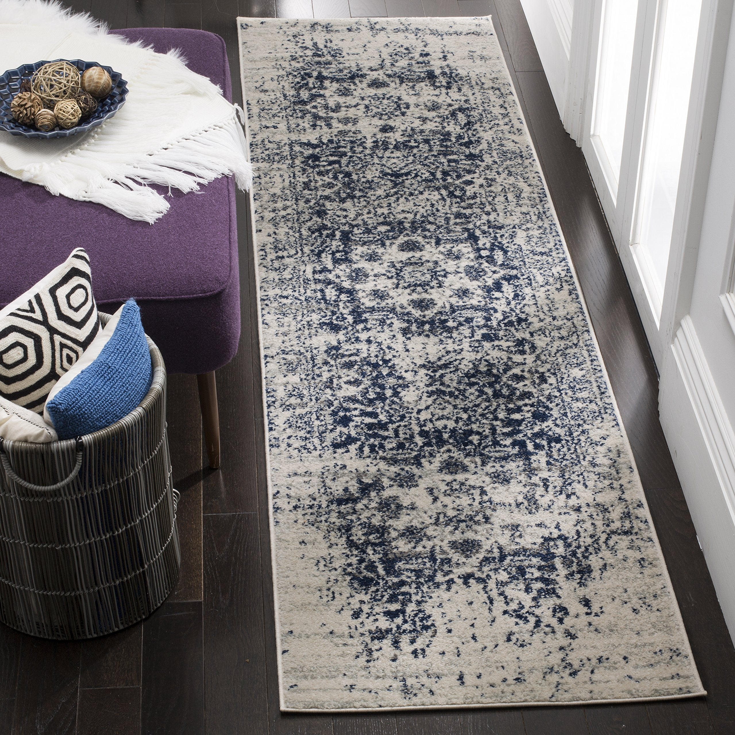 SAFAVIEH Madison Collection Runner Rug - 23 x 14, Cream & Navy, Snowflake Medallion Distressed Design, Non-Shedding & Easy Car