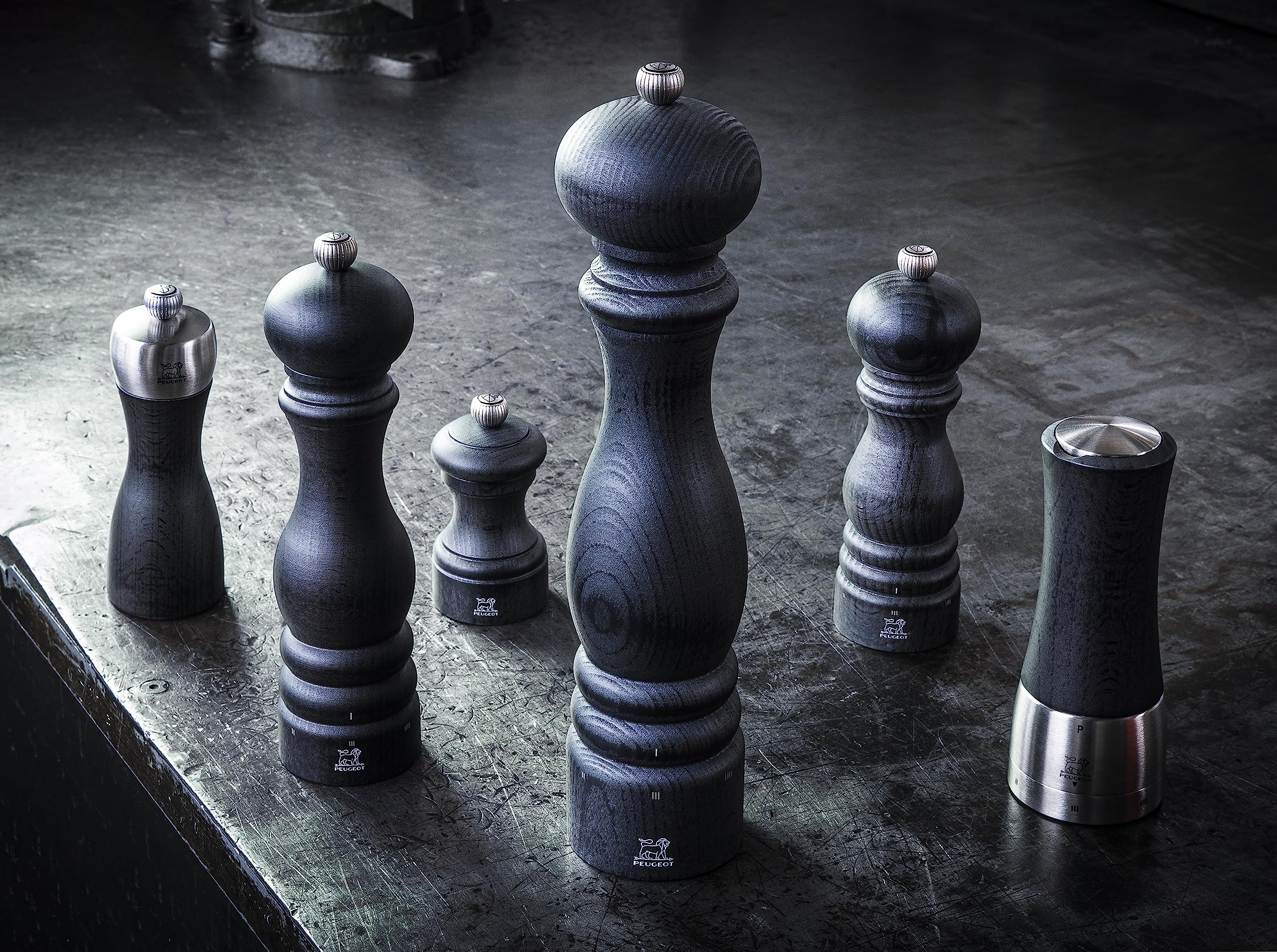 Peugeot - Paris Uselect Manual Salt Mill - Adjustable Grinder - Beechwood, Graphite Finish