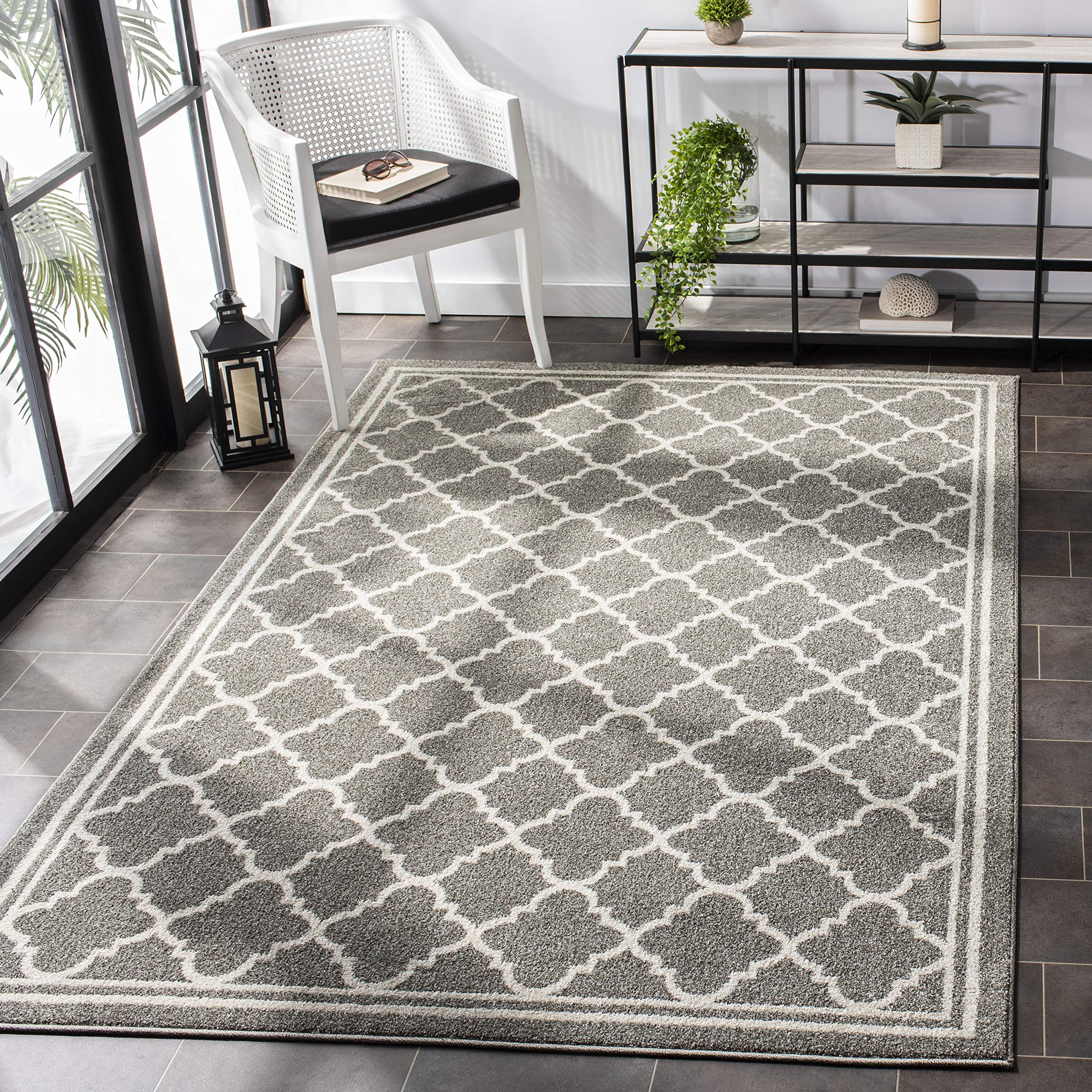 SAFAVIEH Amherst Collection Accent Rug - 4 x 6, Dark Grey & Beige, Moroccan Trellis Design, Non-Shedding & Easy Care, Ideal fo