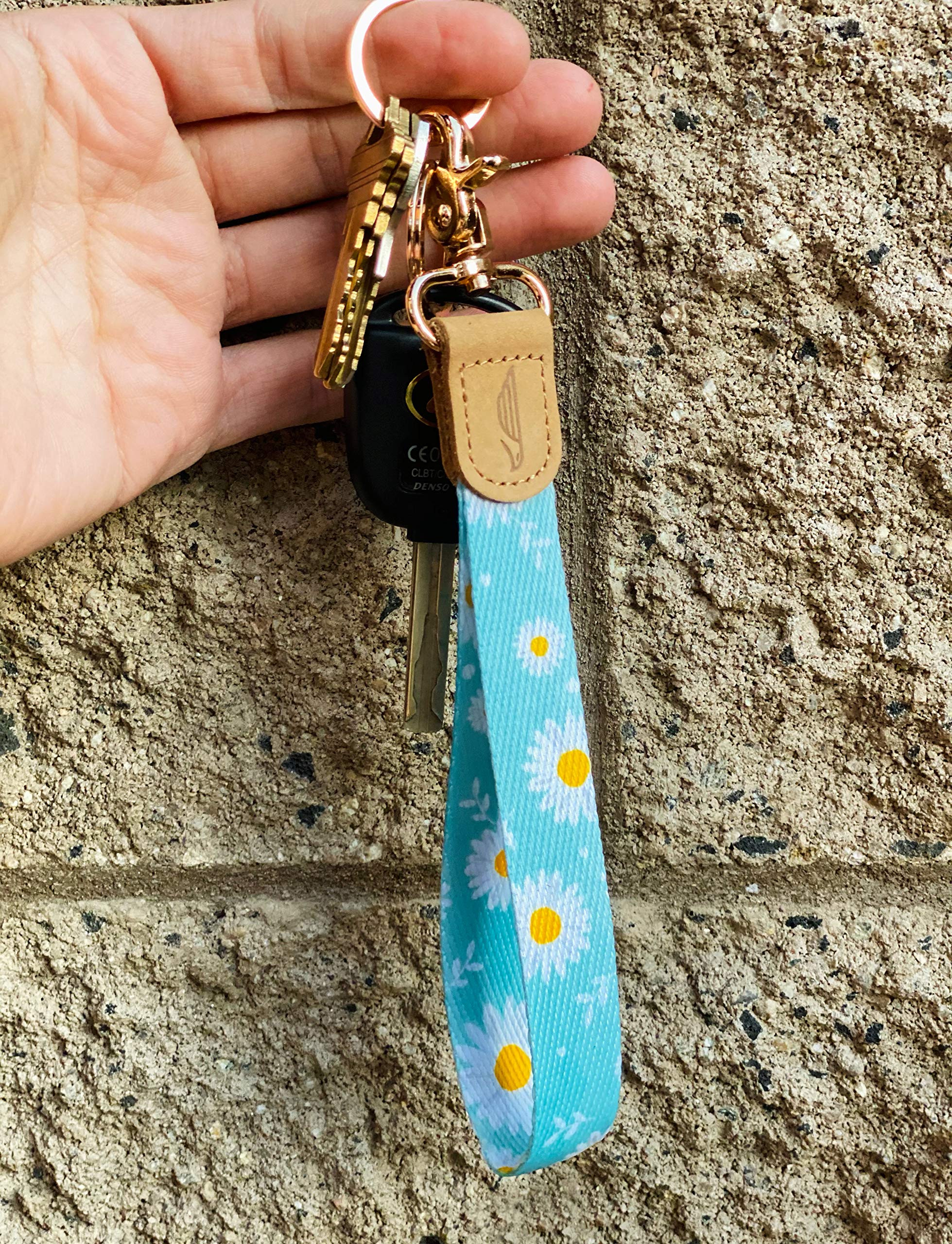 Pockt Lanyard For Keys Wristlet Strap Key Chain Holder For Men And Women - Cool Hand Wrist Lanyards For Keys And Wallets  Daisy