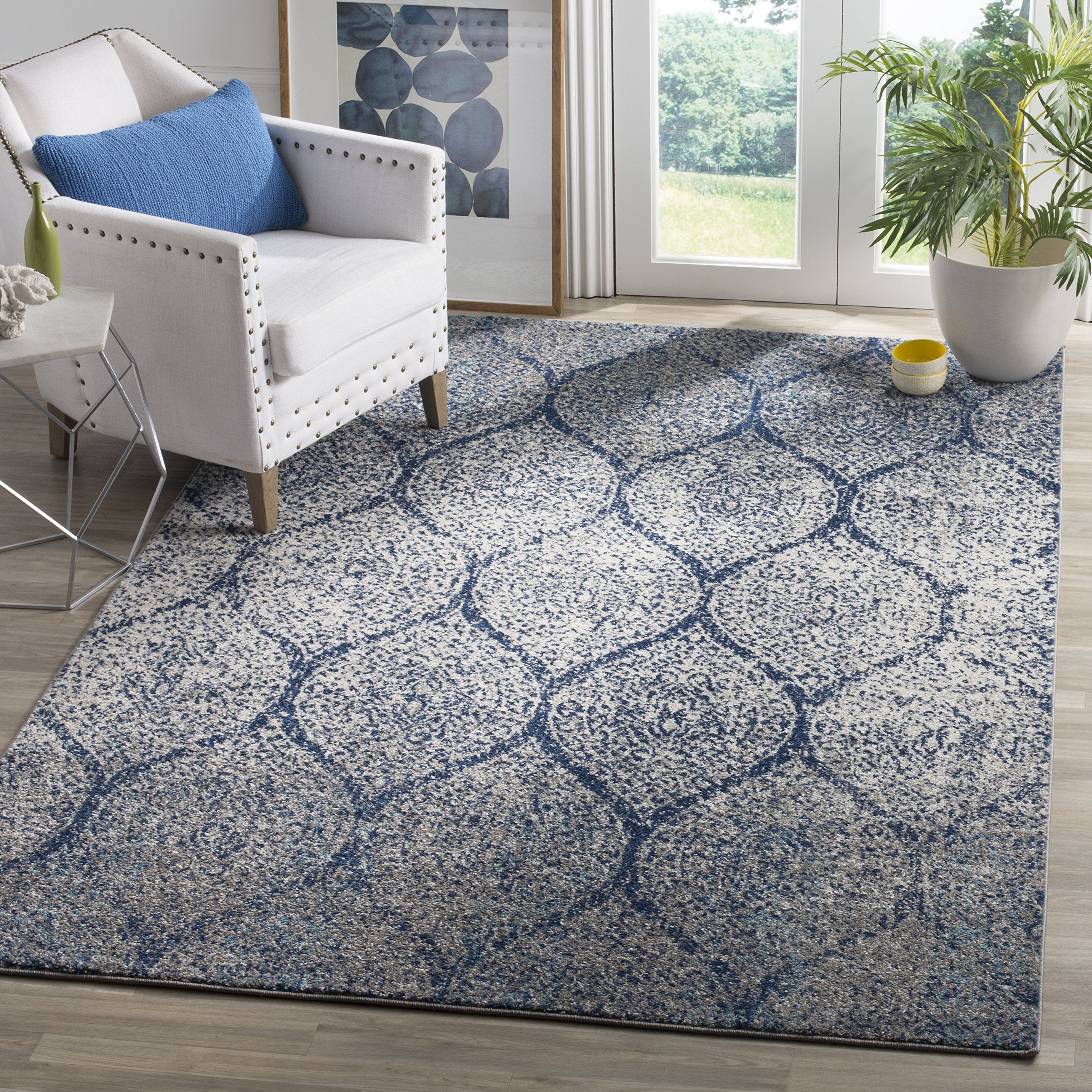 SAFAVIEH Madison Collection Area Rug - 53 x 76, Navy & Silver, Glam Ogee Trellis Distressed Design, Non-Shedding & Easy Care, 