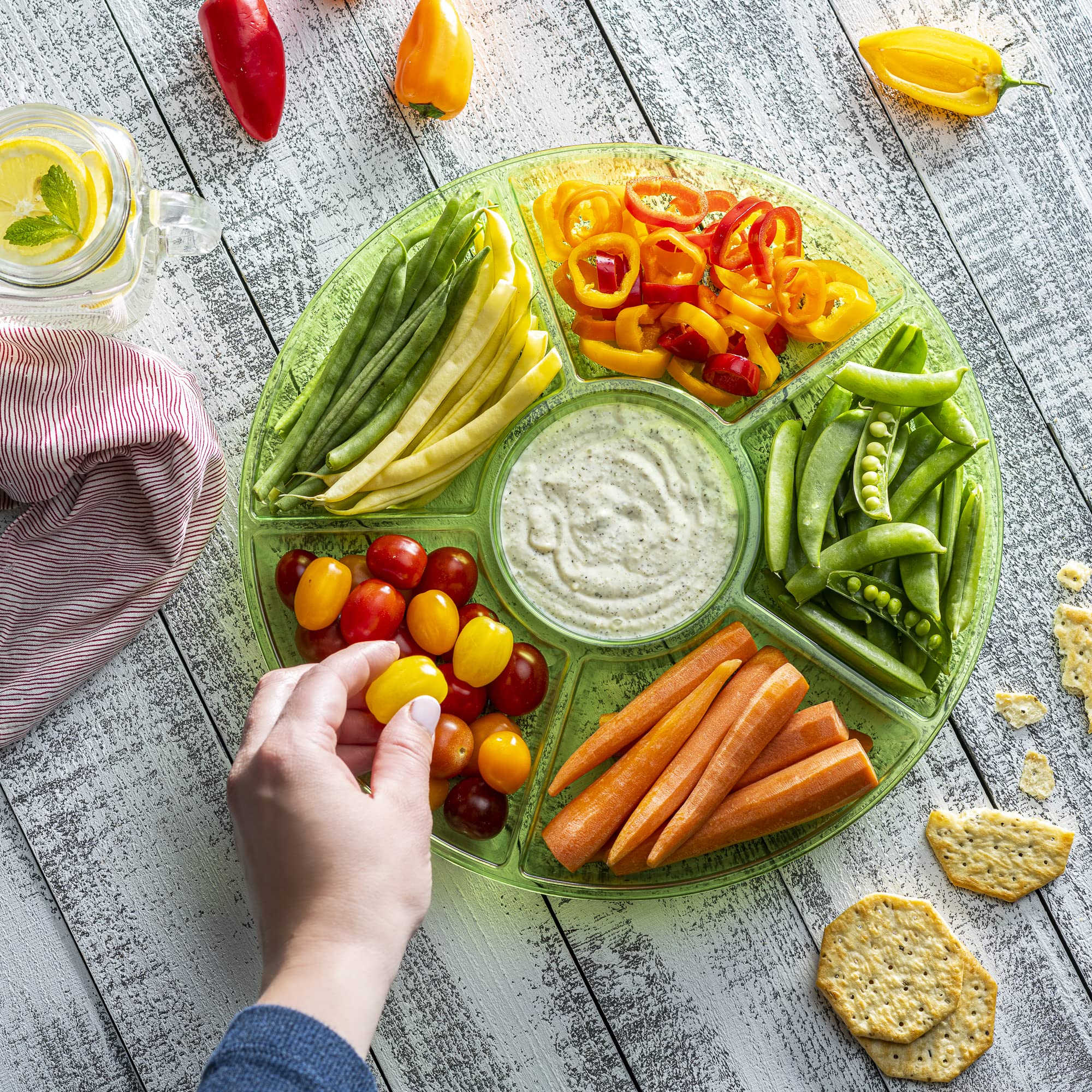 Plasticpro 6 Sectional Round Plastic Serving Tray/Platter (8, Green)