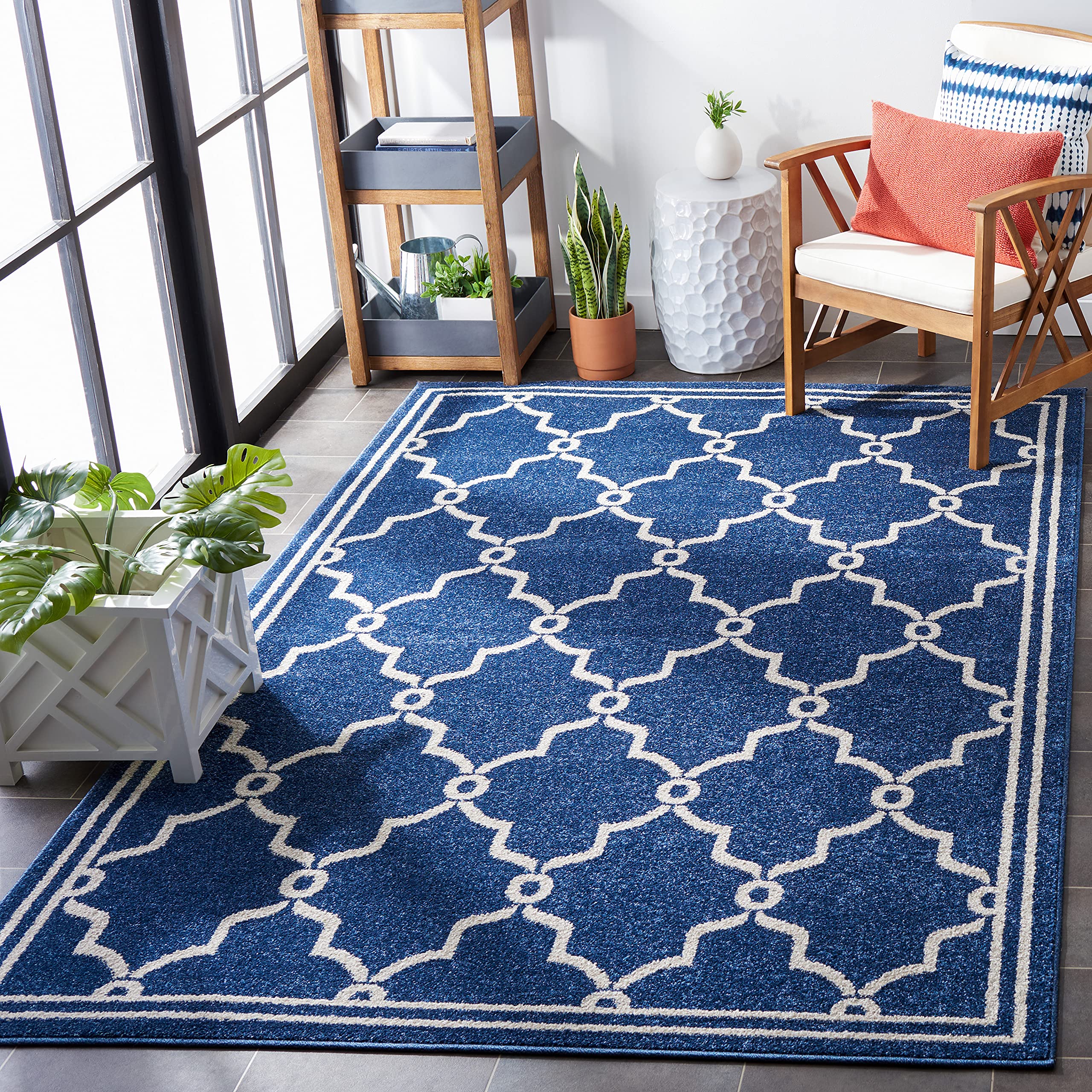 SAFAVIEH Amherst Collection Accent Rug - 3 x 5, Navy & Beige, Trellis Design, Non-Shedding & Easy Care, Ideal for High Traffic