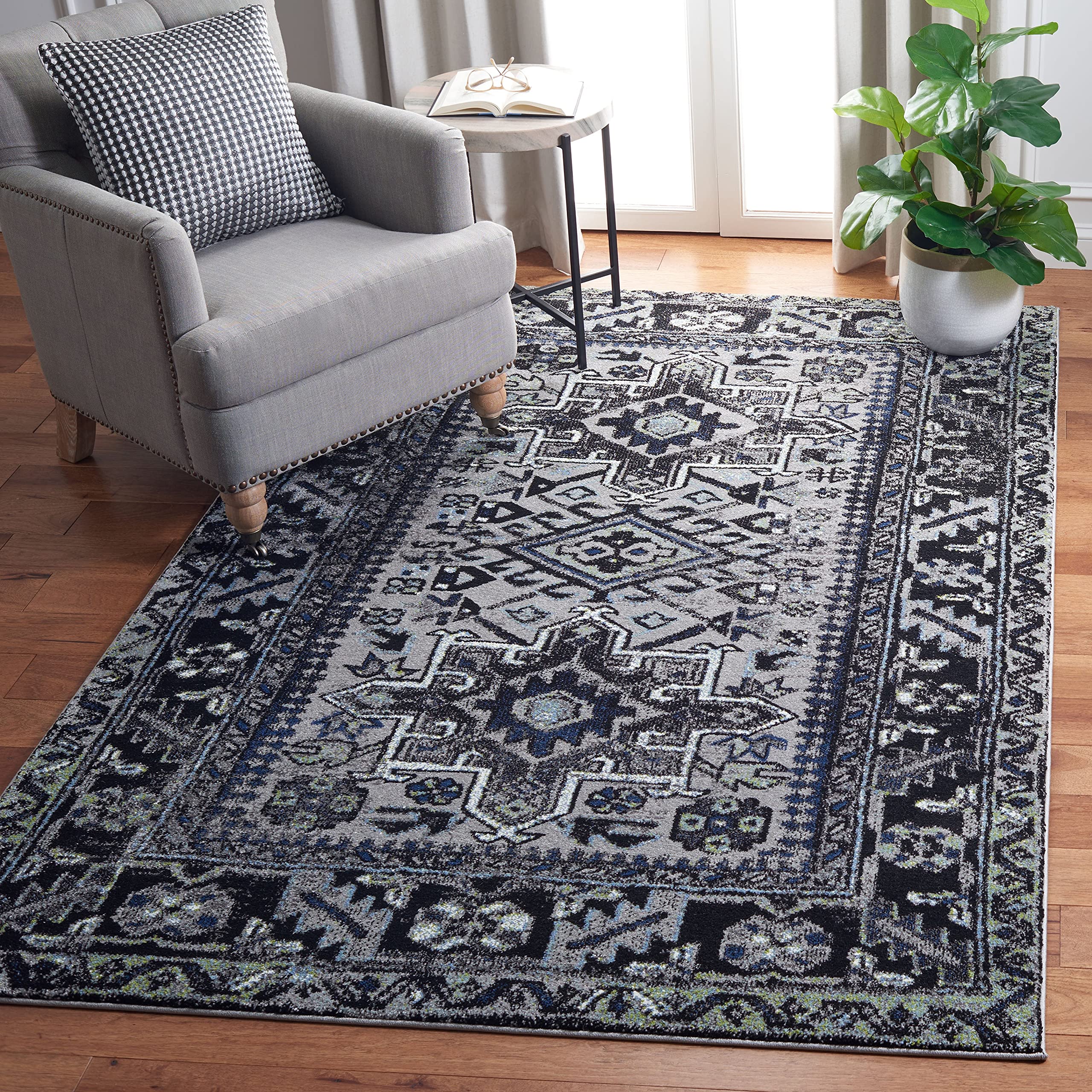 SAFAVIEH Vintage Hamadan Collection Area Rug - 53 x 76, Light Grey & Dark Grey, Design, Non-Shedding & Easy Care, Ideal for Hi