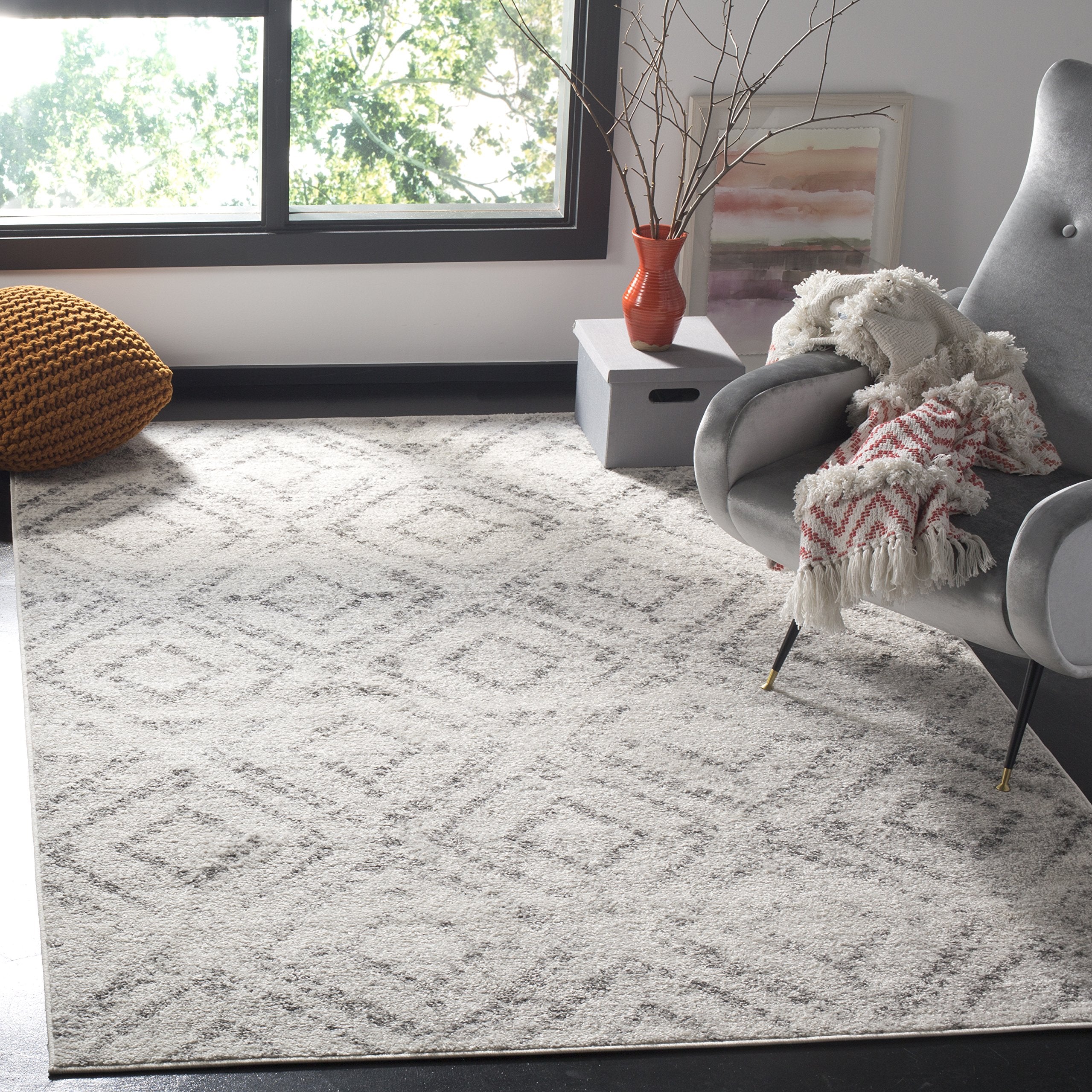 SAFAVIEH Adirondack Collection Area Rug - 51 x 76, Light Grey & Grey, Modern Diamond Distressed Design, Non-Shedding & Easy Ca