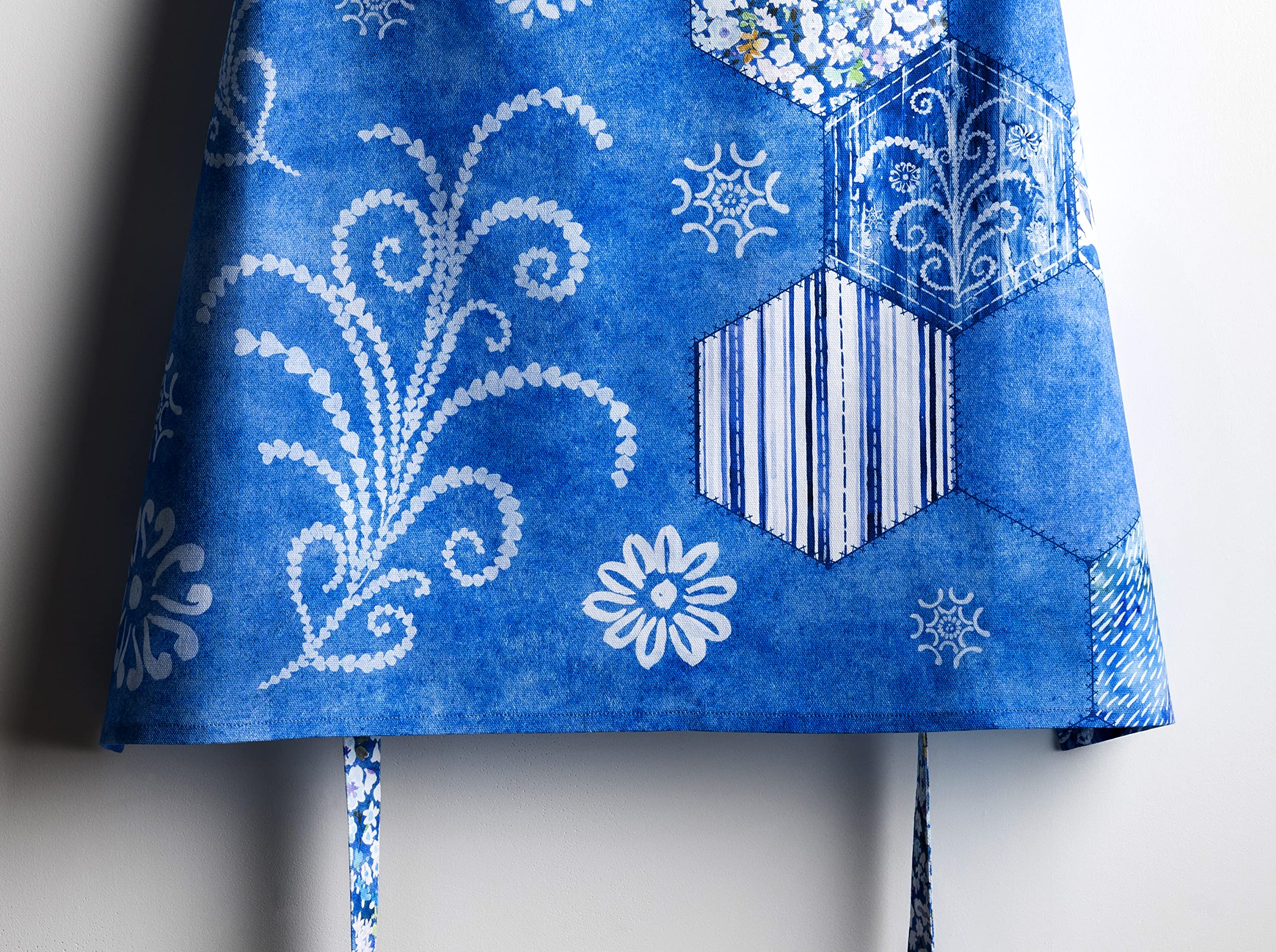 Maison D' Hermine Apron 100% Cotton 27.50''X31.50'' 1 Piece Adjustable Neck Strap Aprons With Center Pocket & Long Ties For Moth