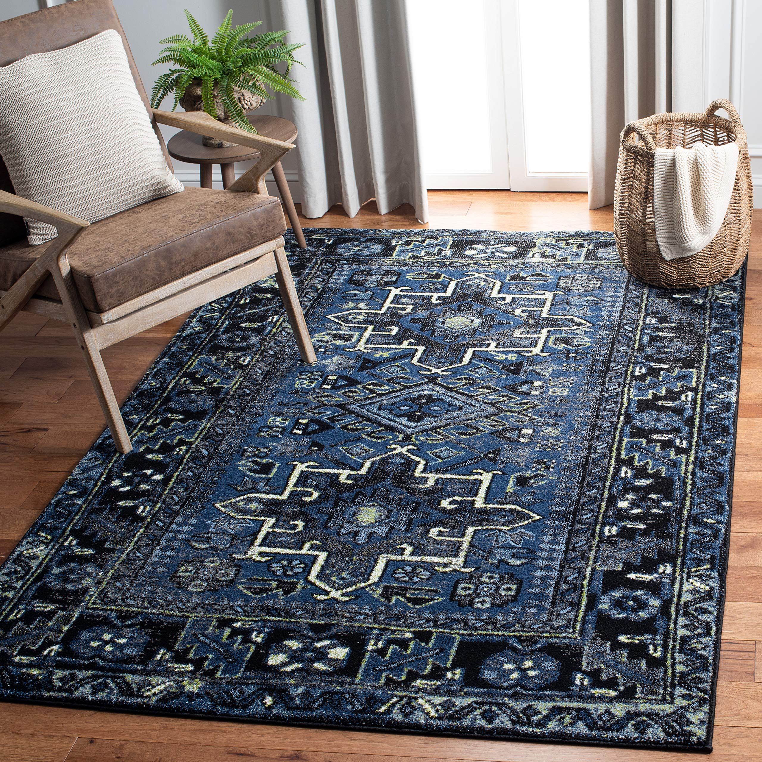 SAFAVIEH Vintage Hamadan Collection 53 Square Light Blue/Black VTH211N Oriental Traditional Persian Non-Shedding Living Room Be