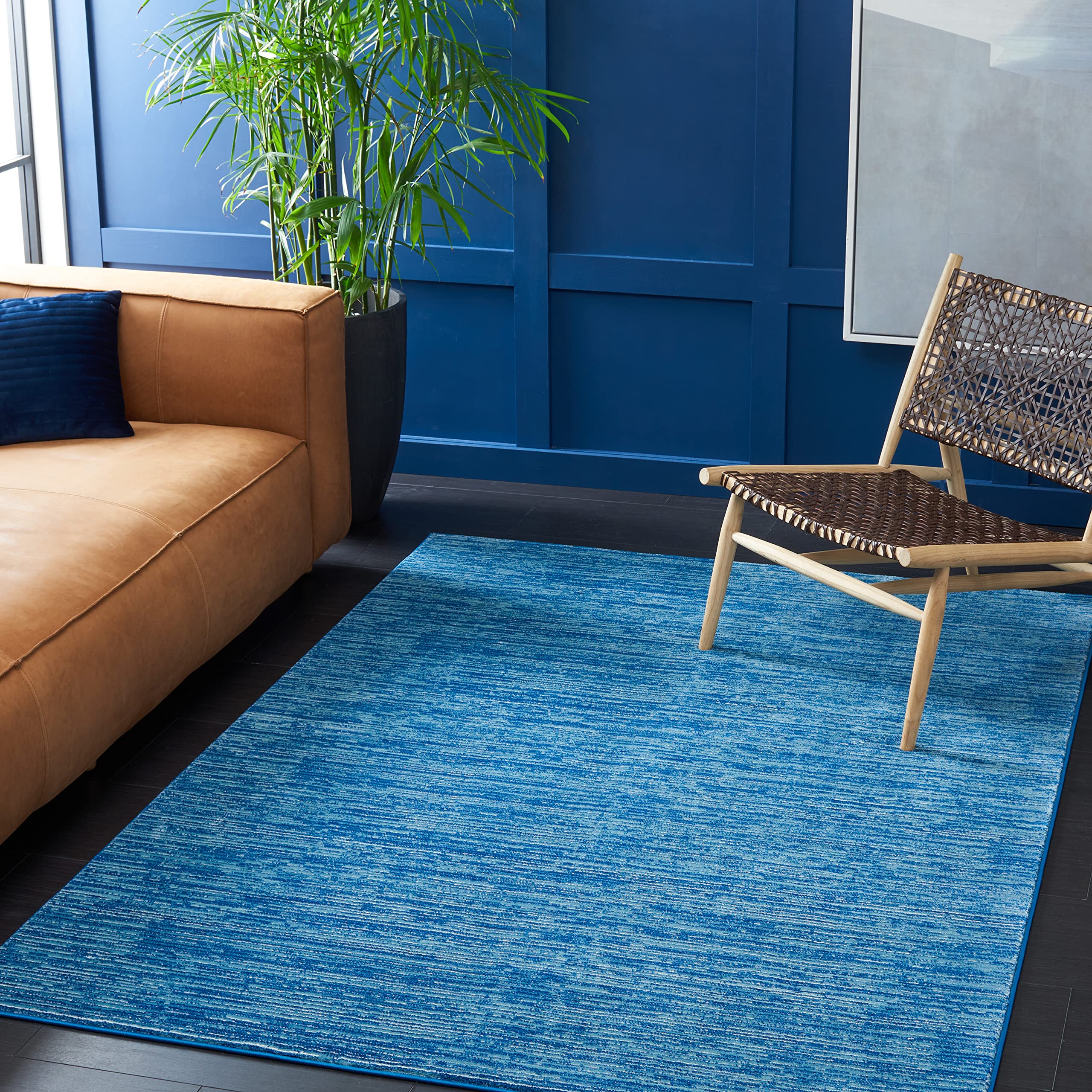 SAFAVIEH Vision Collection Area Rug - 5 Square, Blue, Modern Ombre Tonal Chic Design, Non-Shedding & Easy Care, Ideal for High 