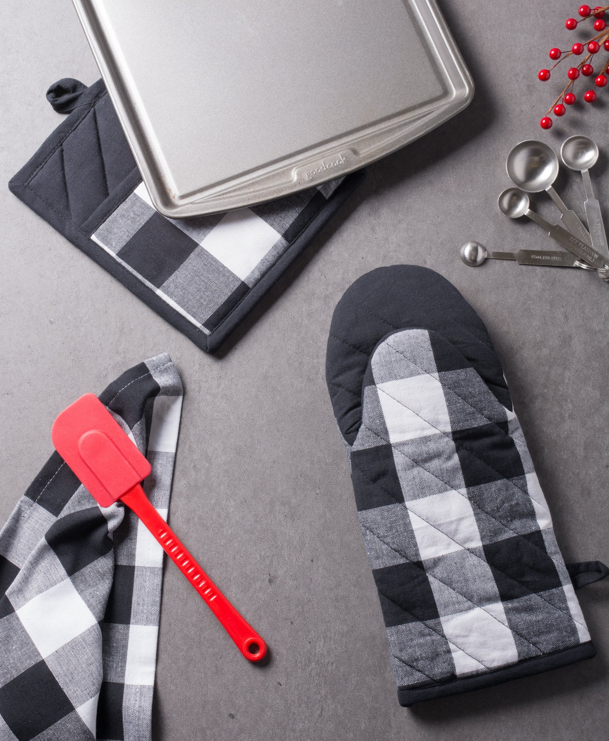 Dii Buffalo Check Kitchen Collection, Classic Farmhouse Kitchen Set, Potholder, Black & White, 2 Piece