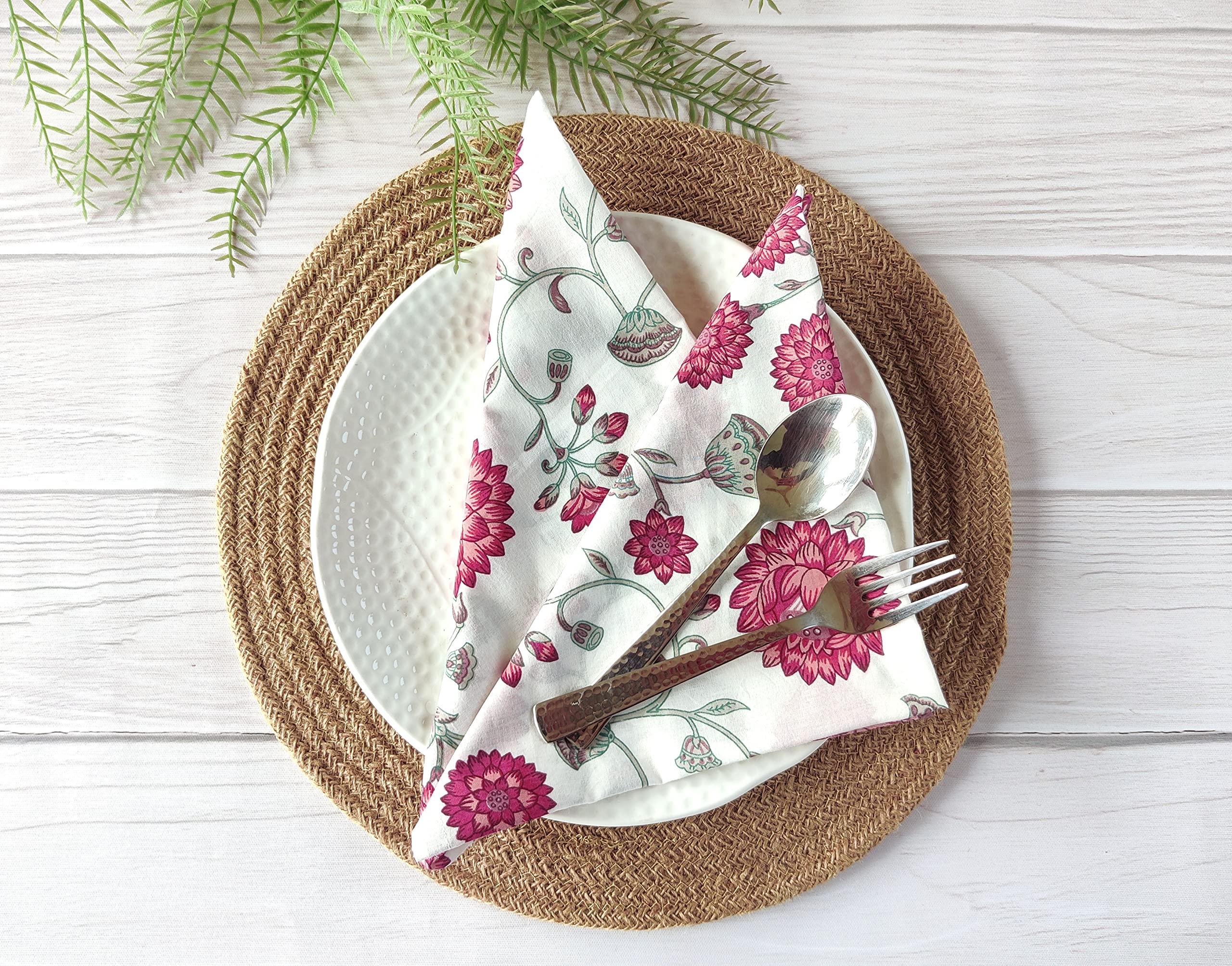 Craftbot Soft Washable Thin Cotton Printed Napkins 18X18 Inches - Set Of 6 - Everyday Use Or Dinner Party And Events - Red And W