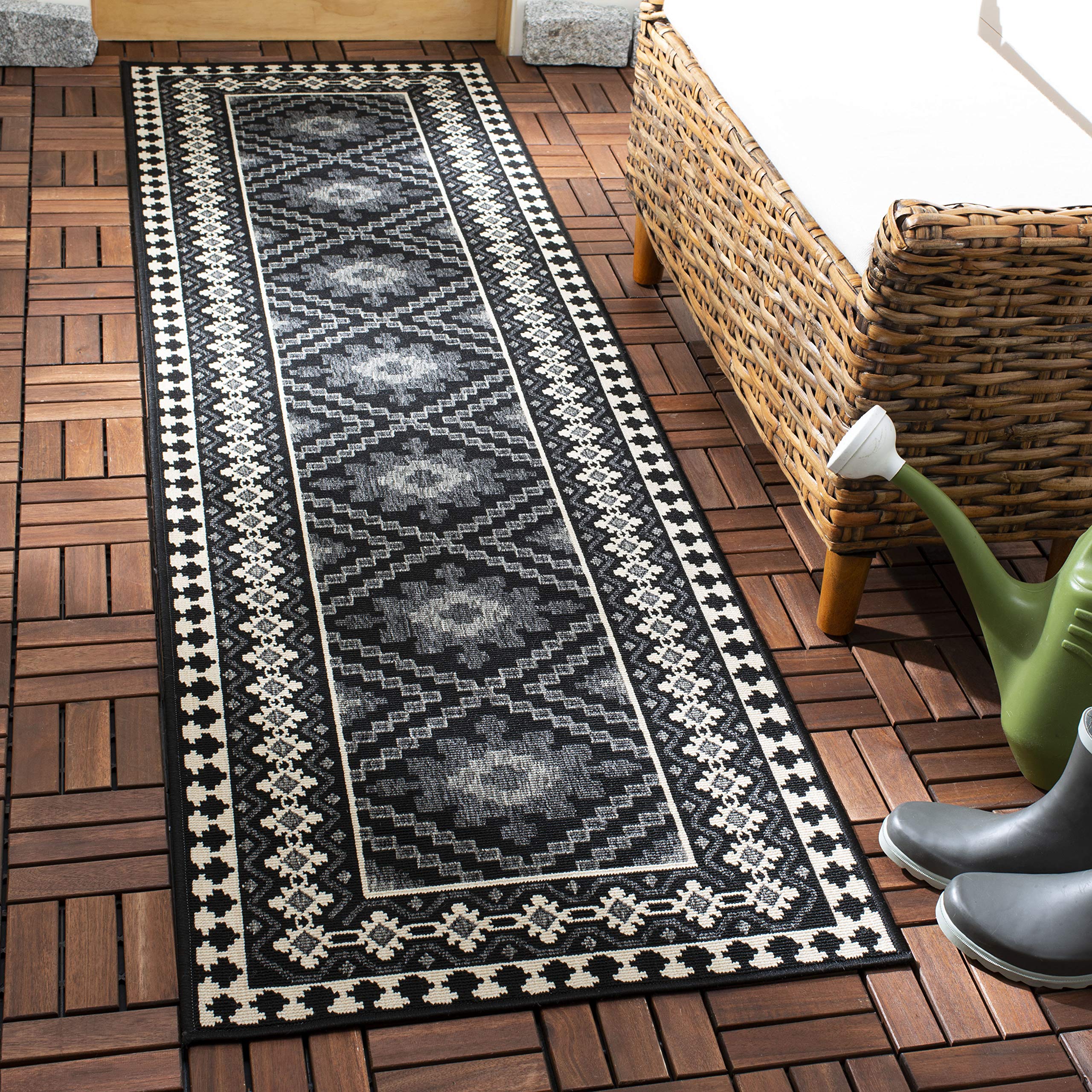 SAFAVIEH Veranda Collection Accent Rug - 27 x 5, Black & Creme, Boho Design, Non-Shedding & Easy Care, Indoor/Outdoor & Washab