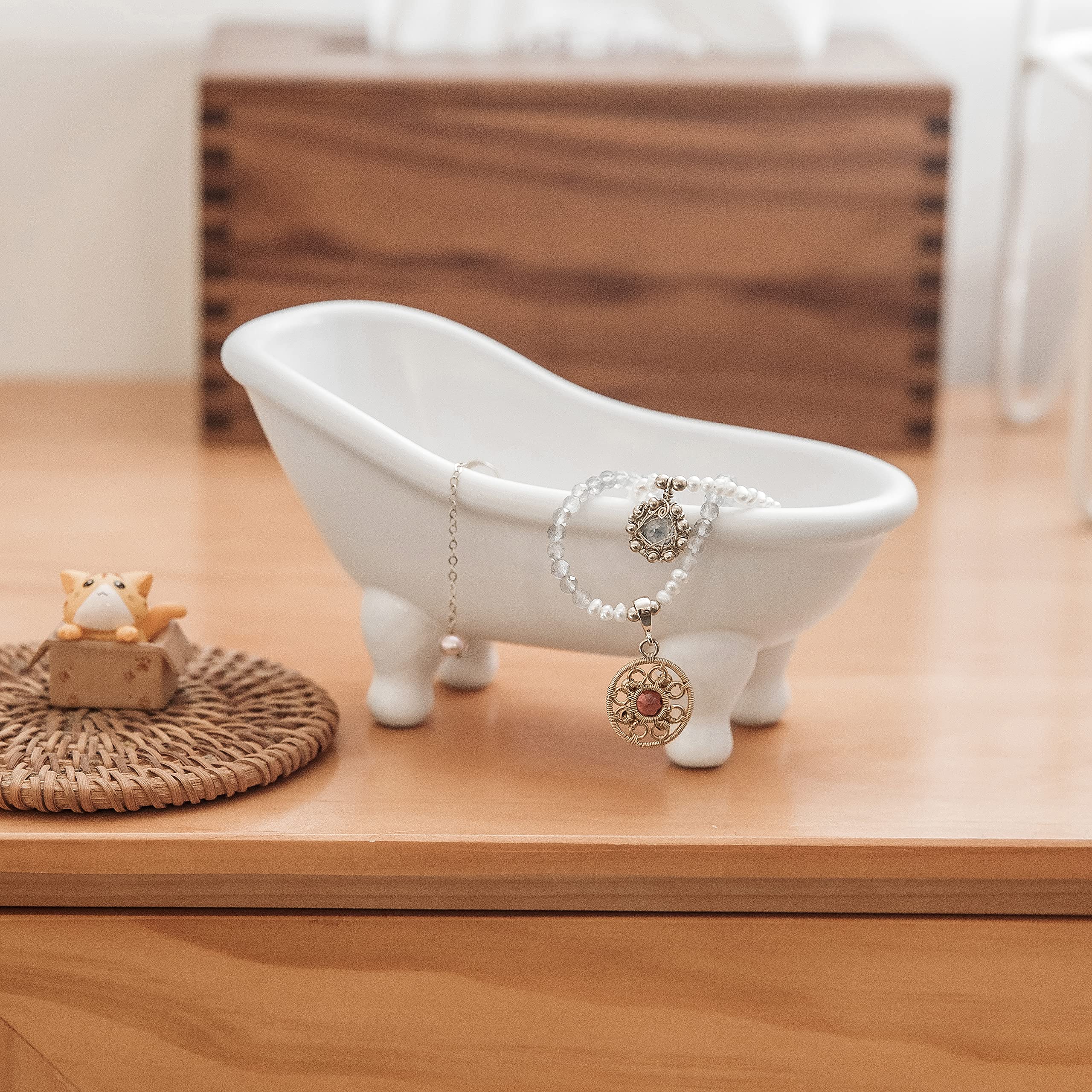 1Piece 5.6'' White Ceramic Mini Bathtub Soap Dish Small Planter Makeup Organizer Container Hamster Bathtub (White)