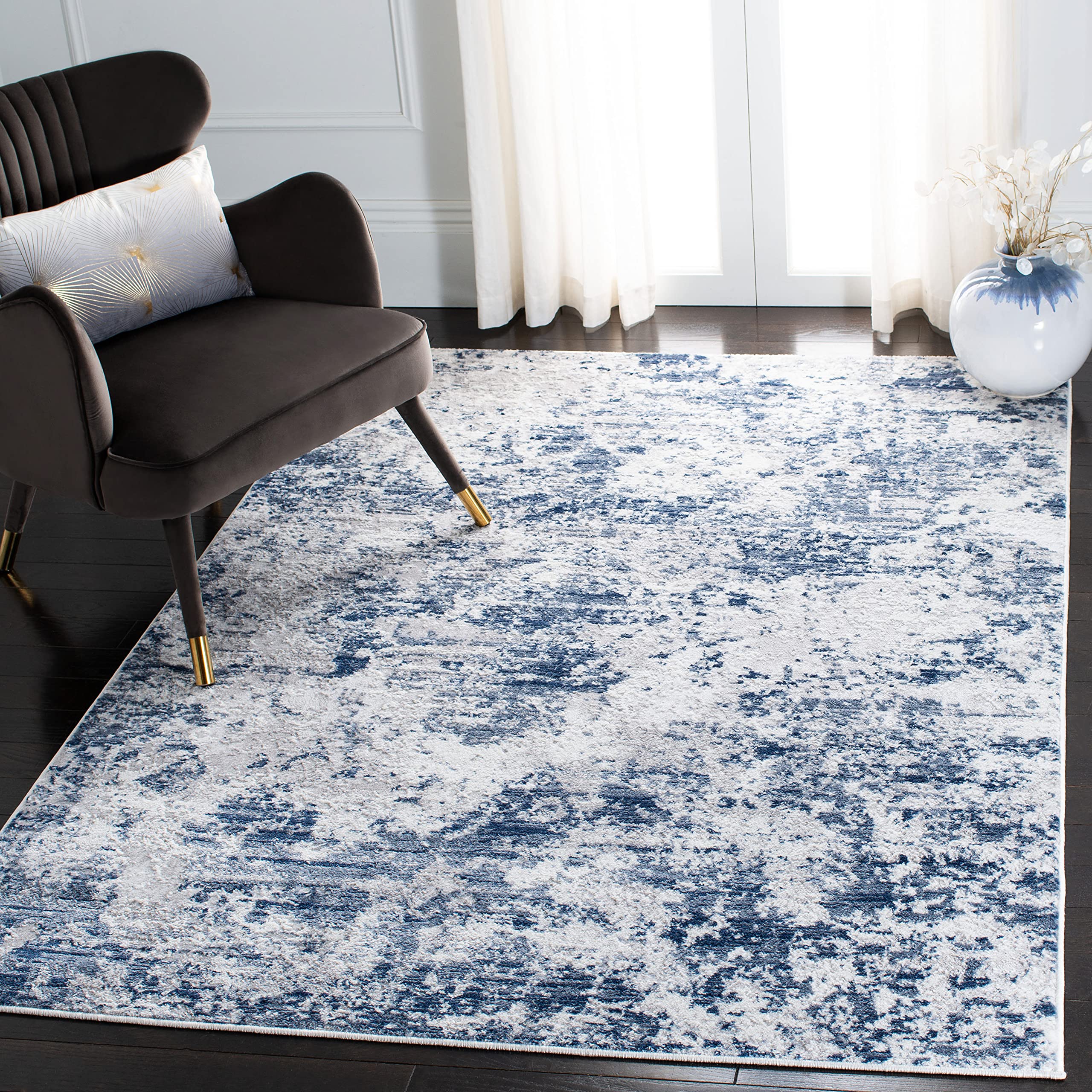 SAFAVIEH Amelia Collection Area Rug - 53 Square, Navy & Grey, Modern Abstract Design, Non-Shedding & Easy Care, Ideal for High 