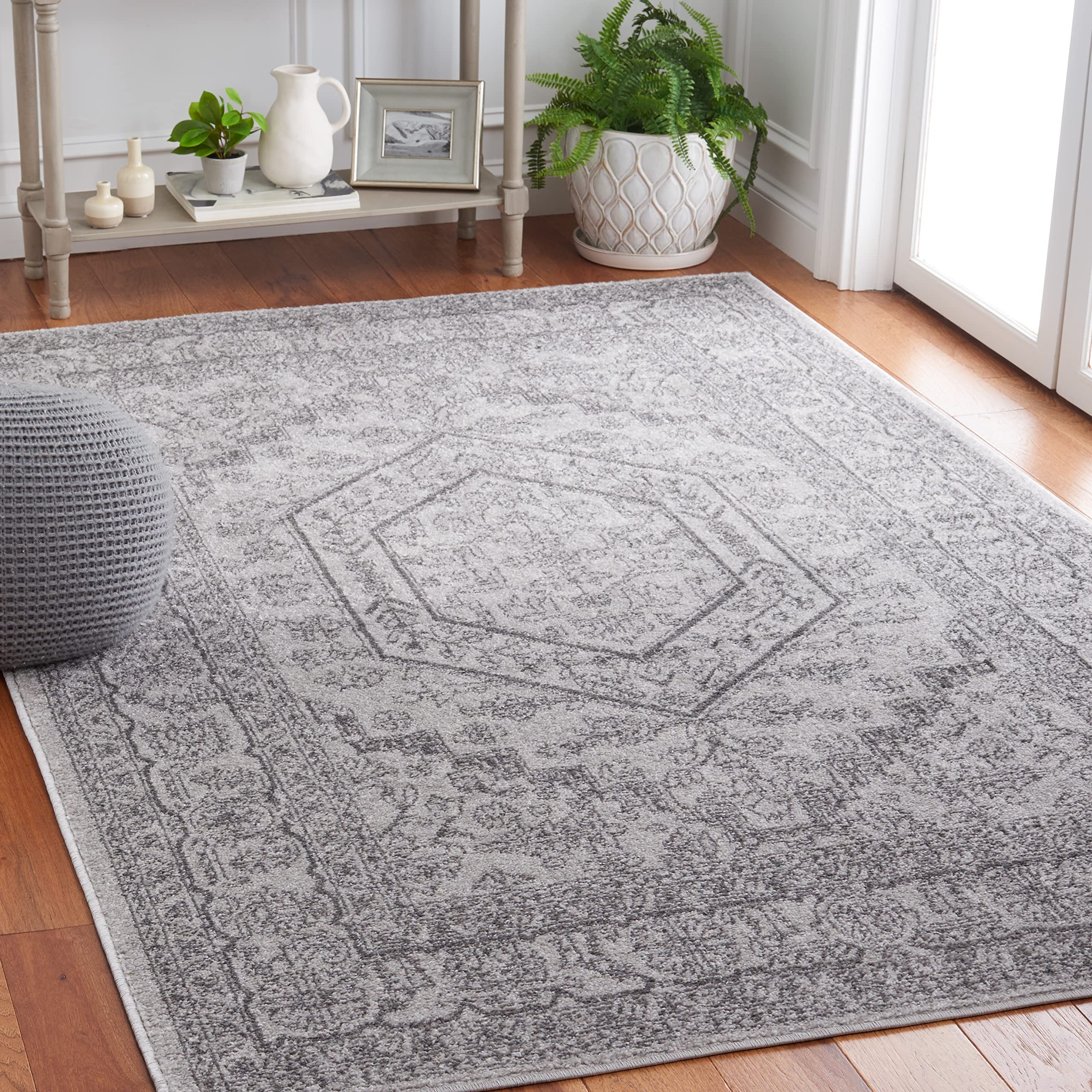 SAFAVIEH Adirondack Collection Area Rug - 6 x 9, Light Grey & Dark Grey, Oriental Medallion Design, Non-Shedding & Easy Care, 