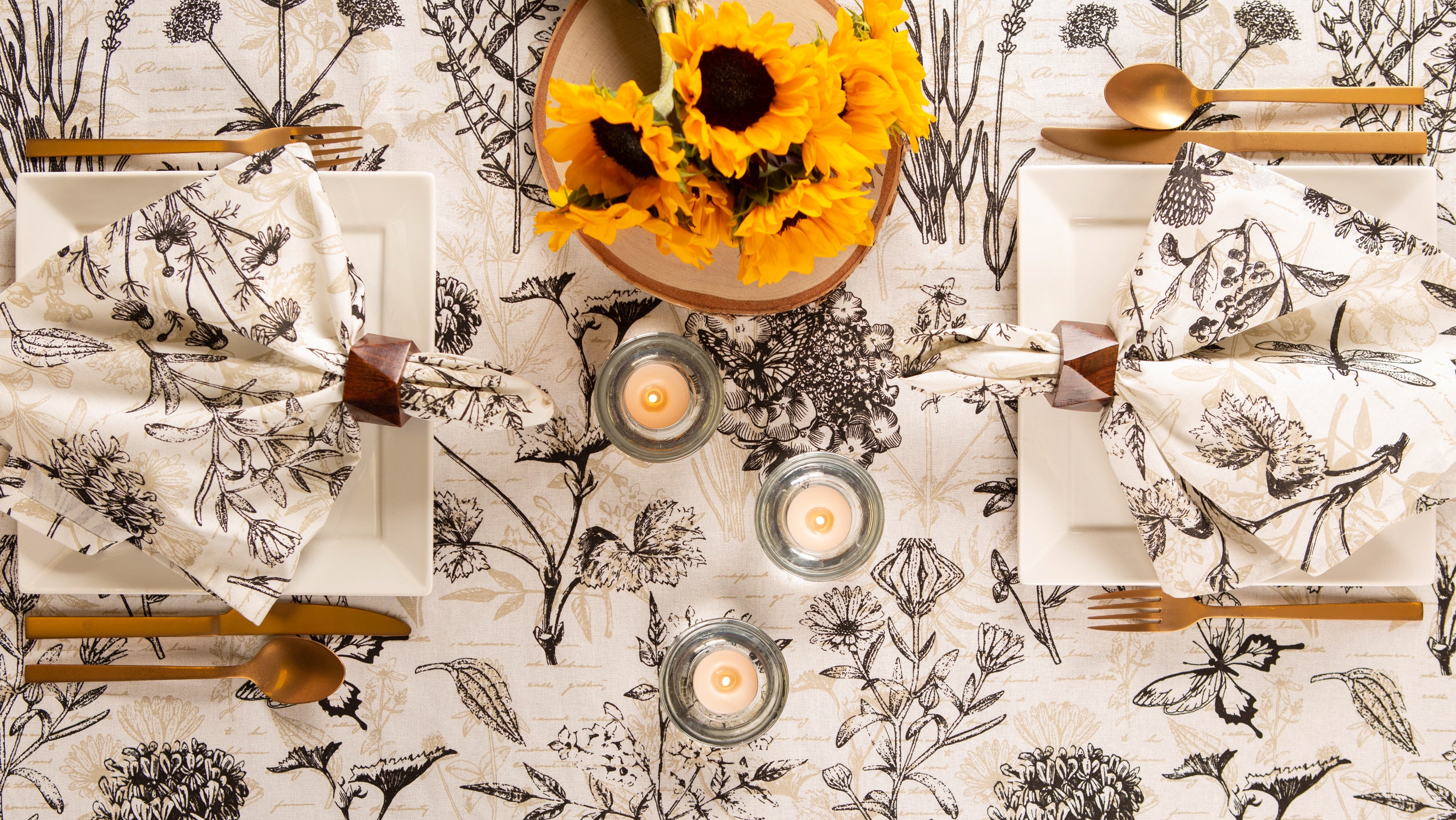 DII Botanical Print Tablecloth 70 Round