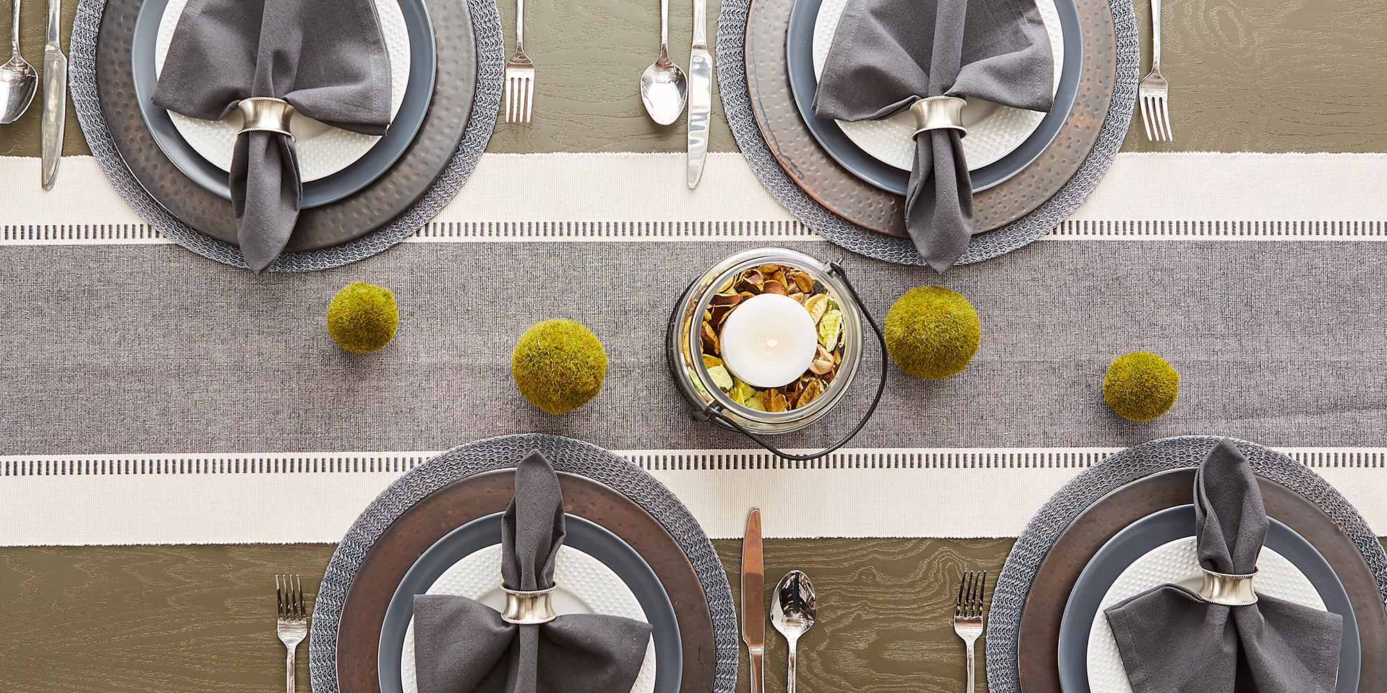 DII Gray Floral Woven Round Placemat Set/6