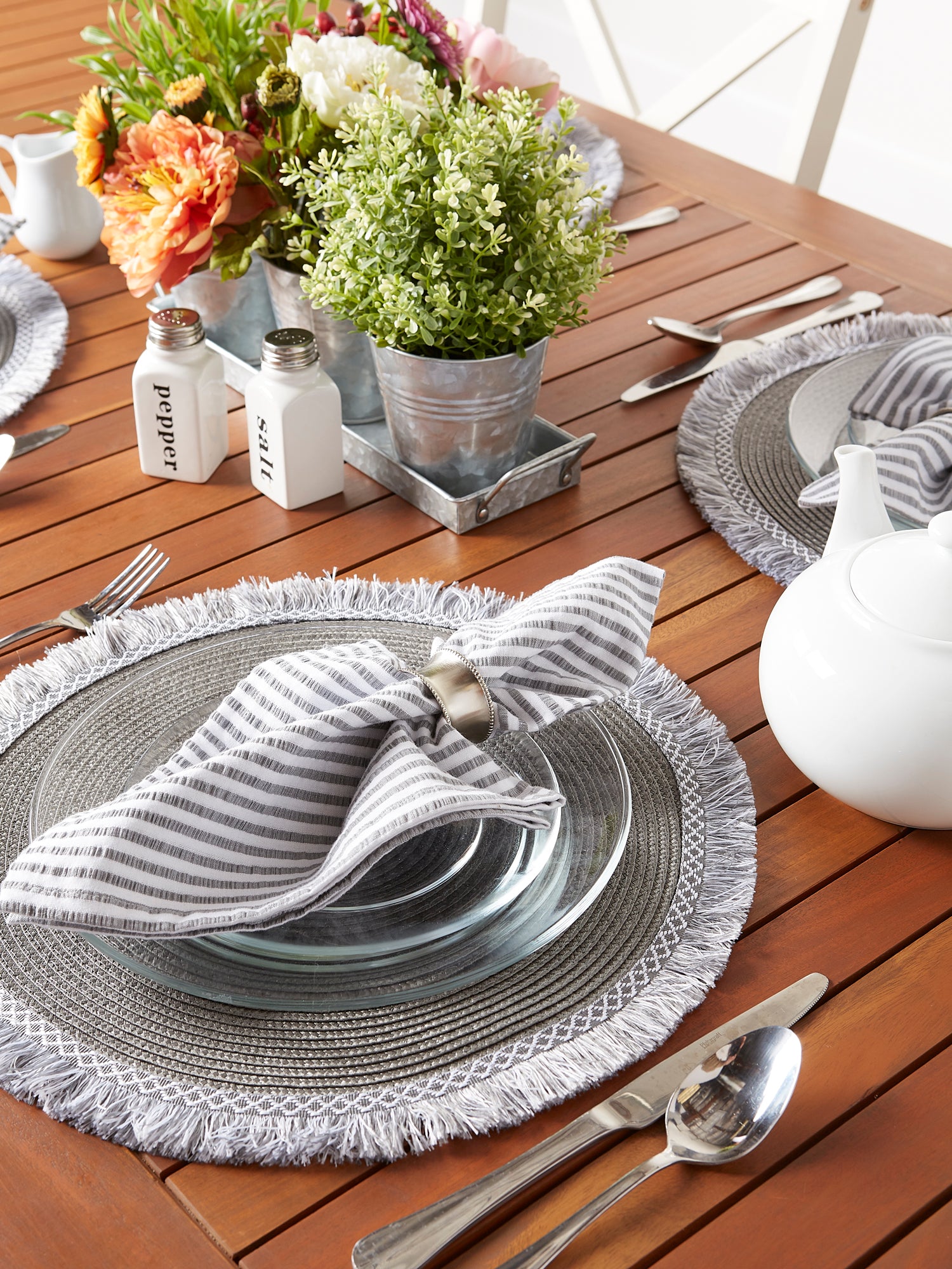 DII Gray Round Fringed Placemat Set/6