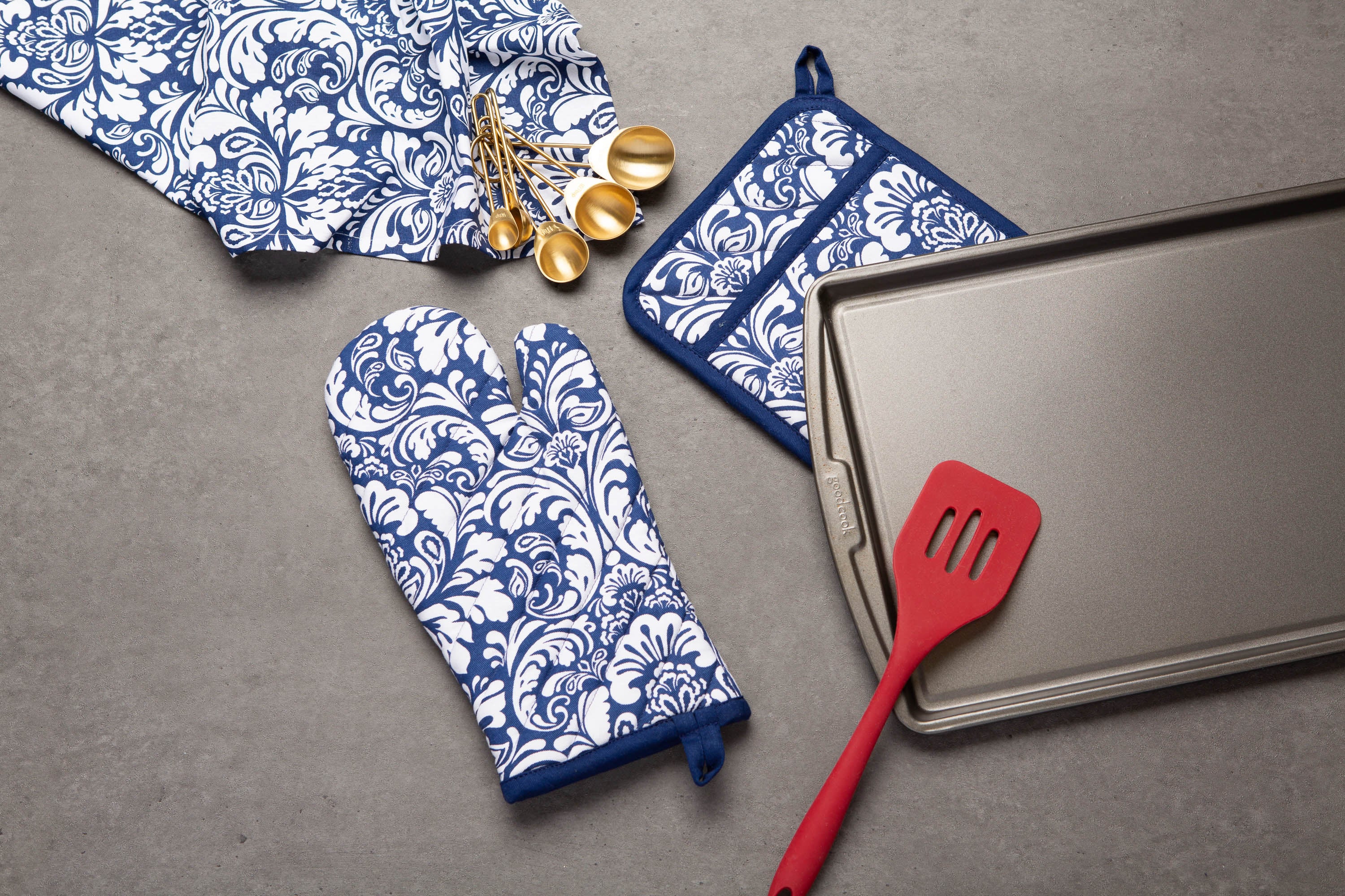 Dii Nautical Blue Damask Oven Mitt & Potholder Set