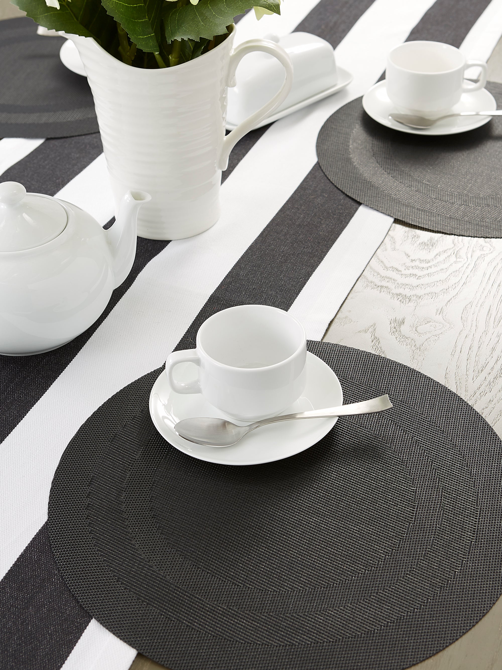 DII Black Round Pvc Doubleframe Placemat (Set of 6)
