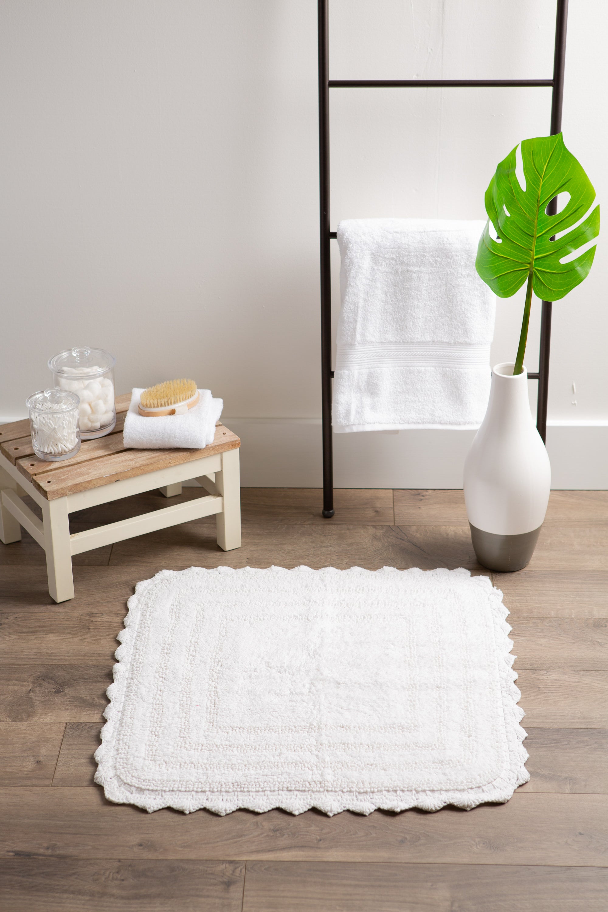 Dii White Square Crochet Bath Mat