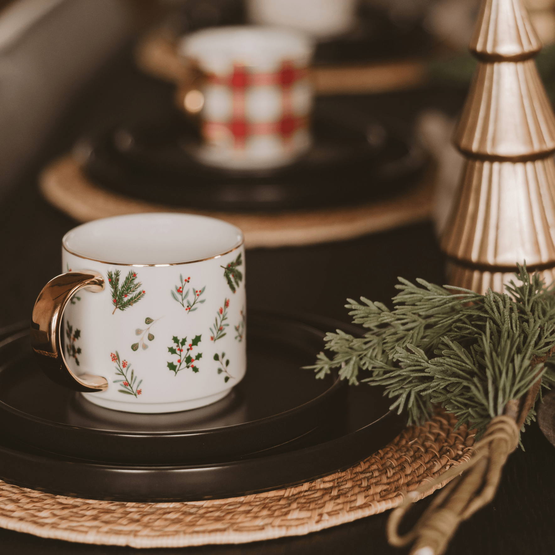 Holiday Greenery 14oz. Gold Handle Coffee Mug