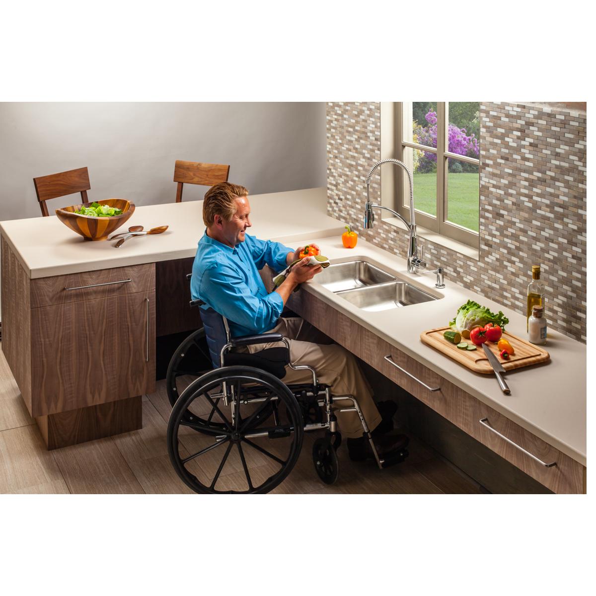 Elkay Lustertone Classic Stainless Steel 30-3/4'' x 18-1/2'' x 5-3/8''  Equal Double Bowl Undermount ADA Sink