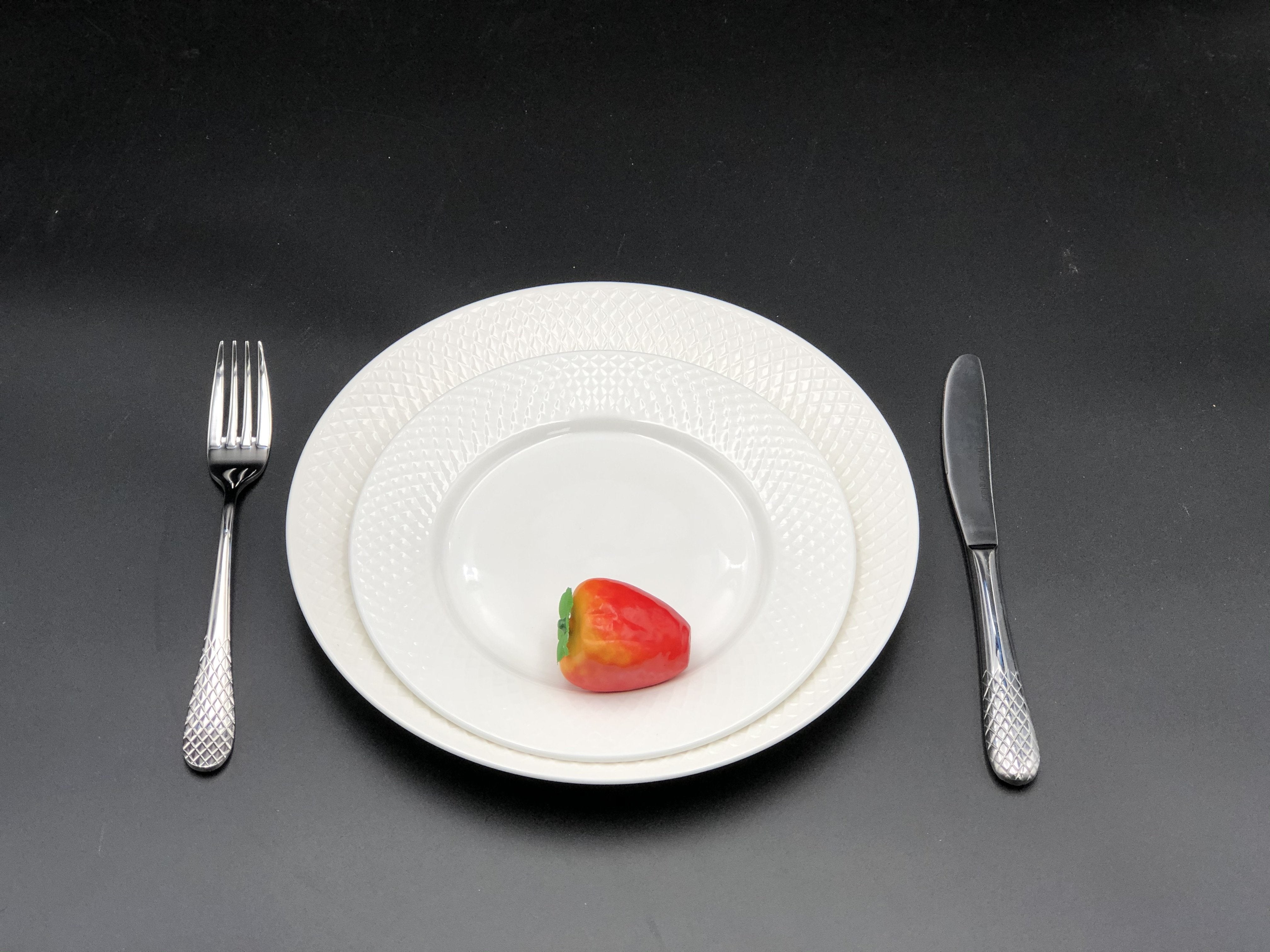 Fine Julia Porcelain 24 Piece Dinnerware Set For 6