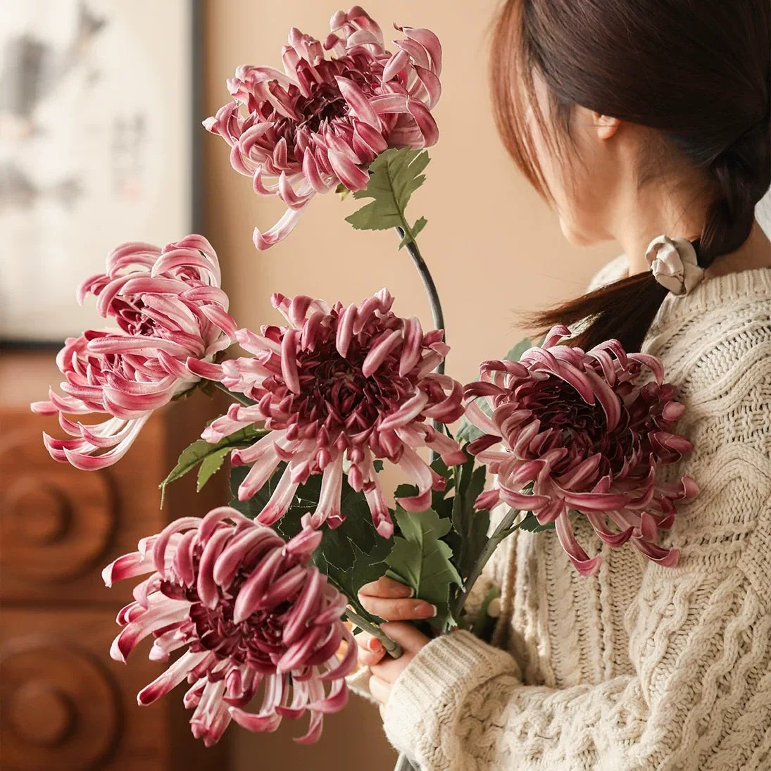 Heirloom Spider Chrysanthemum Stem – 29.9"