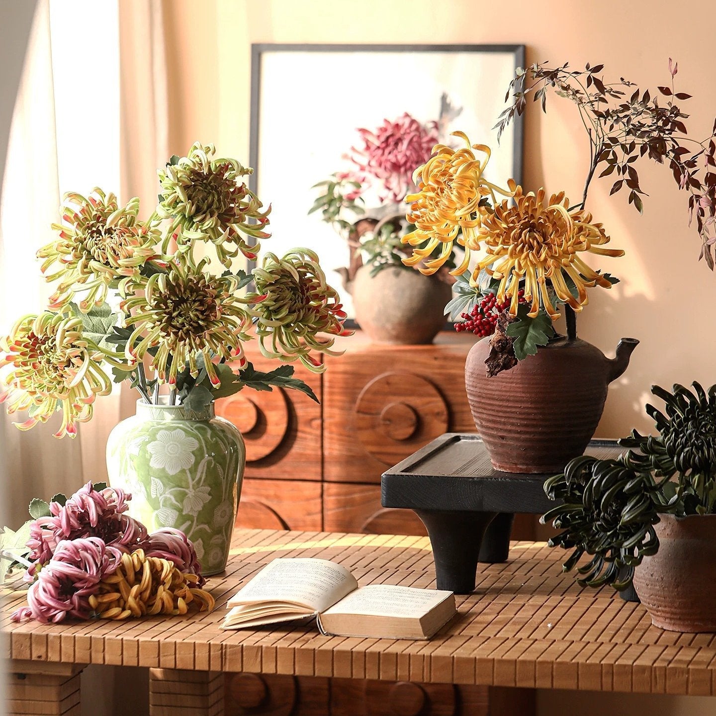 Heirloom Spider Chrysanthemum Stem – 29.9"