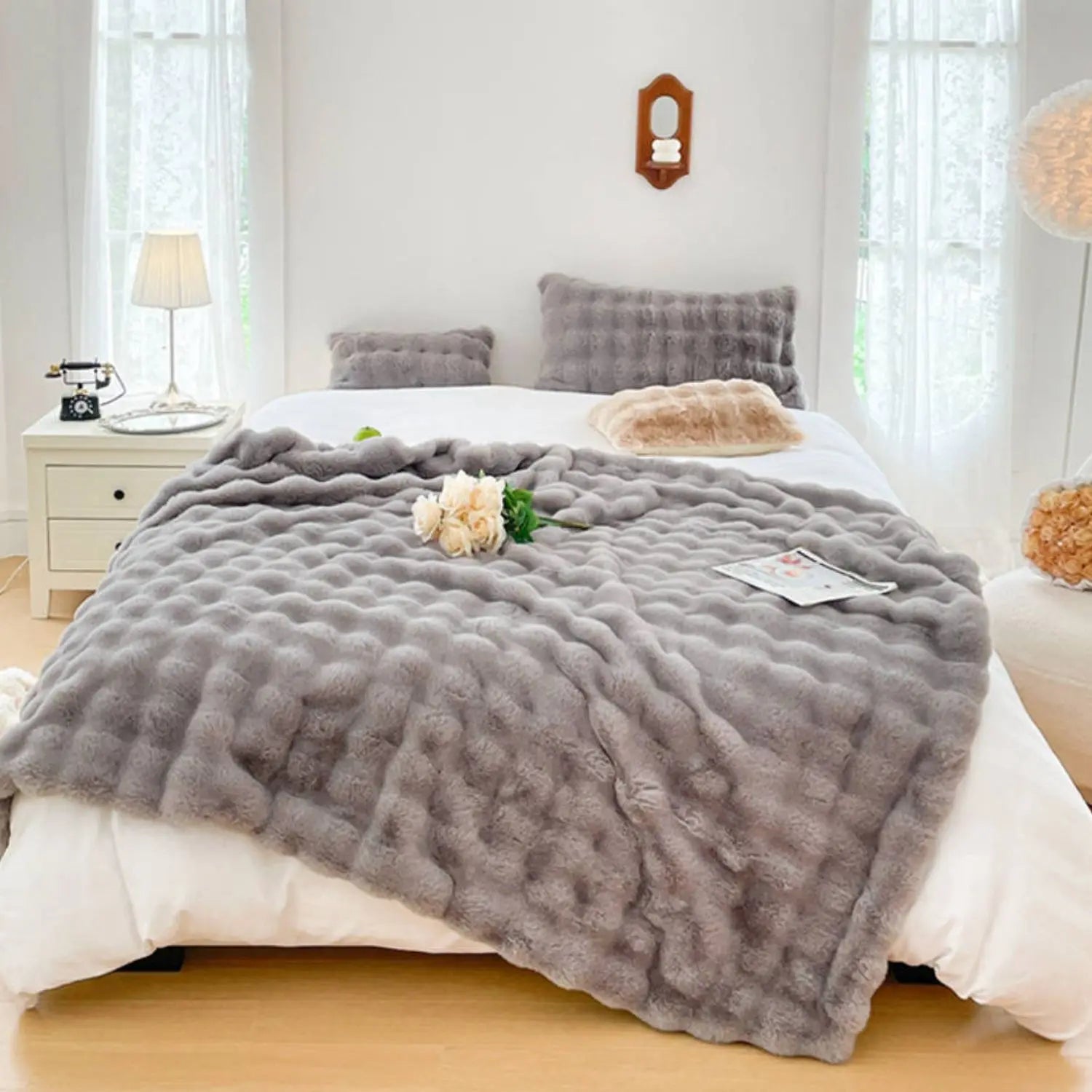 1 PC Faux Rabbit Fur ,Luxury Soft, Warm Bubble Blanket, | Cozy Throw for Bedroom, Guest Room, Living Room,4lb