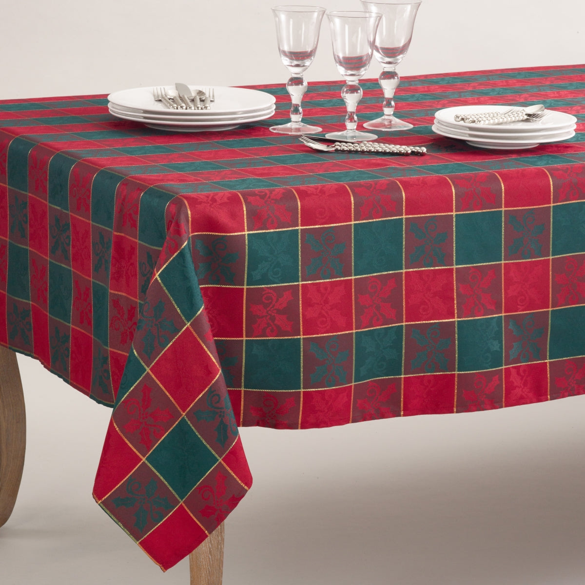 SARO 4837.RG65140B 65 x 140 in. Rectangle Plaid Design Square Tablecloth  Red &amp; Green