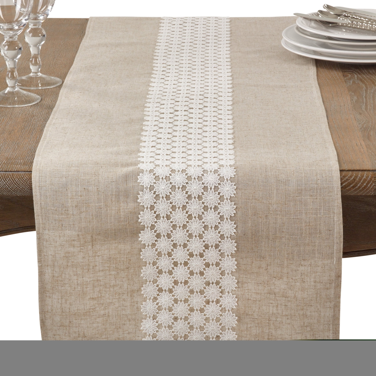 Saro Lifestyle 2713.N16120B Lace Daisy Table Runner  White