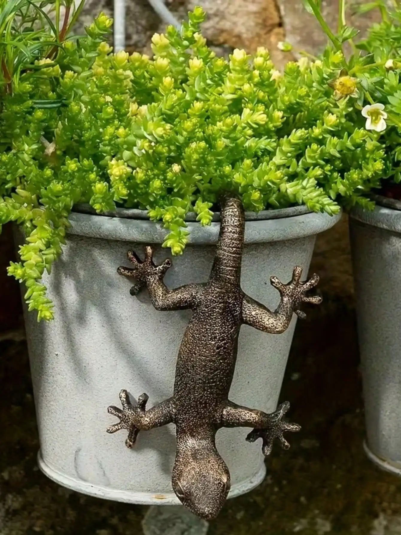 1pc Charming Bronze Gecko Wall Hanging - Resin Animal Statue for Outdoor Spaces, Perfect Holiday Decoration
