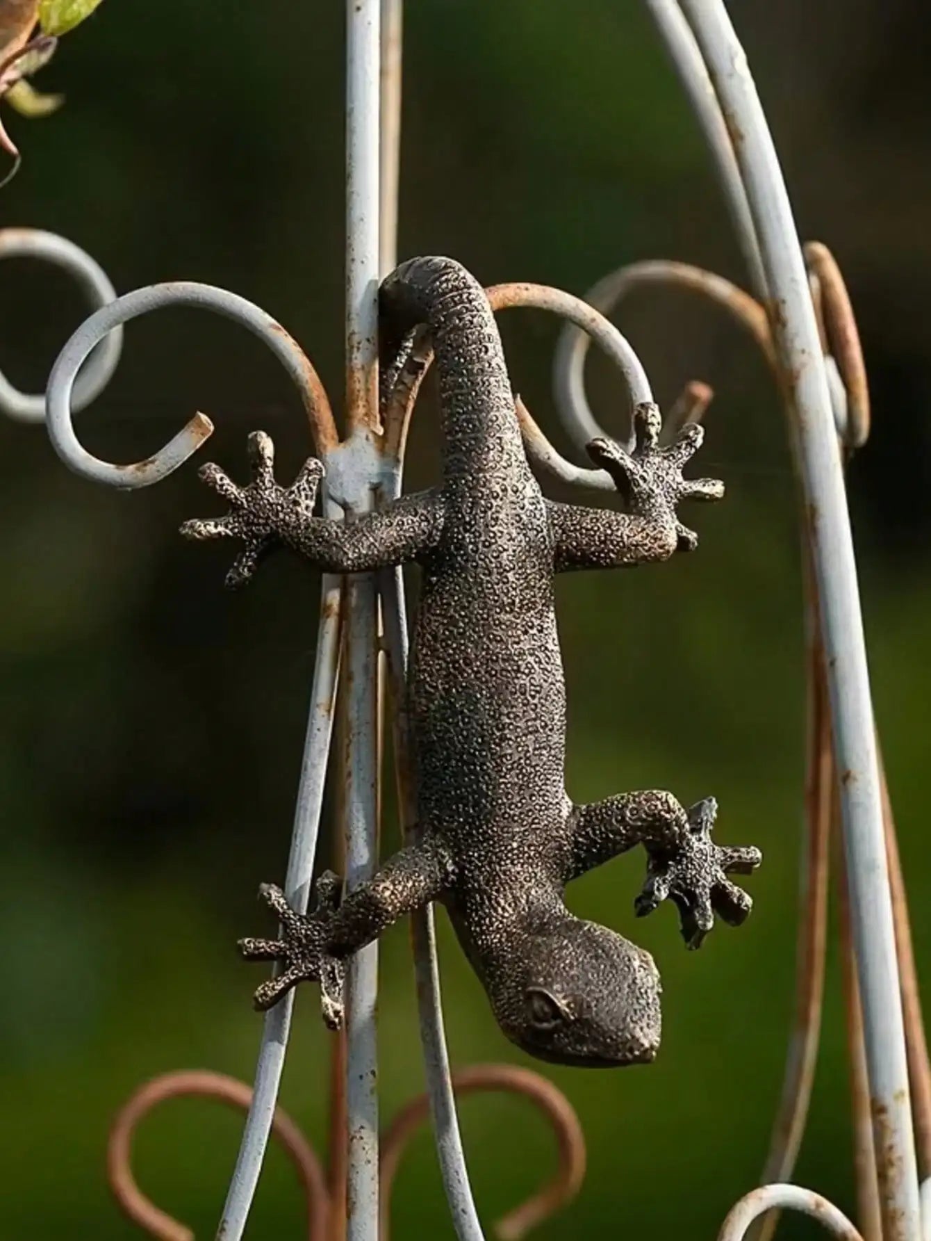 1pc Charming Bronze Gecko Wall Hanging - Resin Animal Statue for Outdoor Spaces, Perfect Holiday Decoration