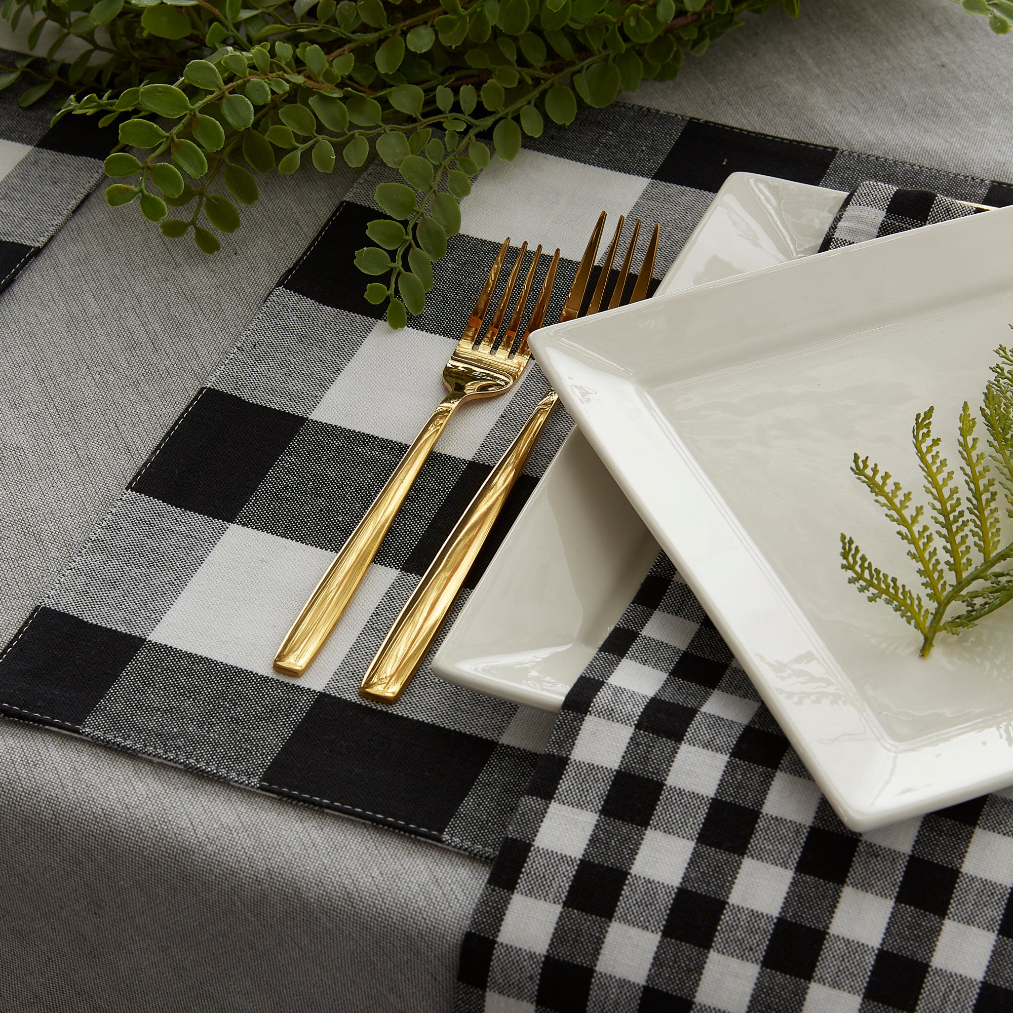 DII Black/White Reversible Gingham/Buffalo Check Placemat Set