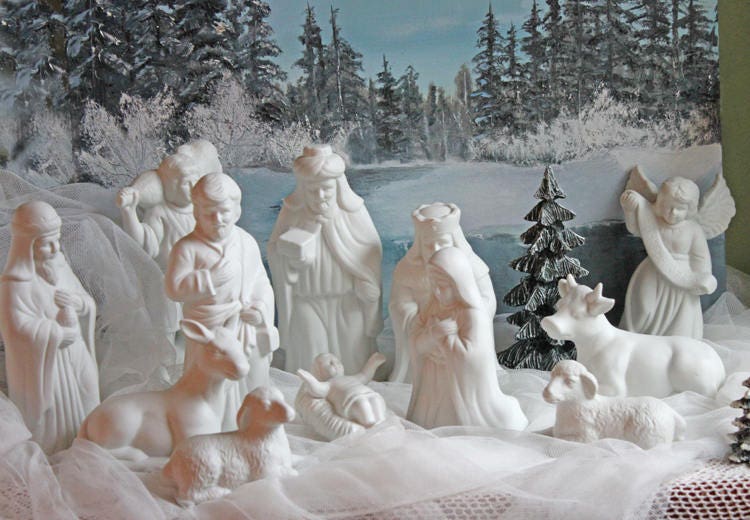 Dept. 56 Christmas Figurine: Illuminated Porcelain Family Tradition Night Light