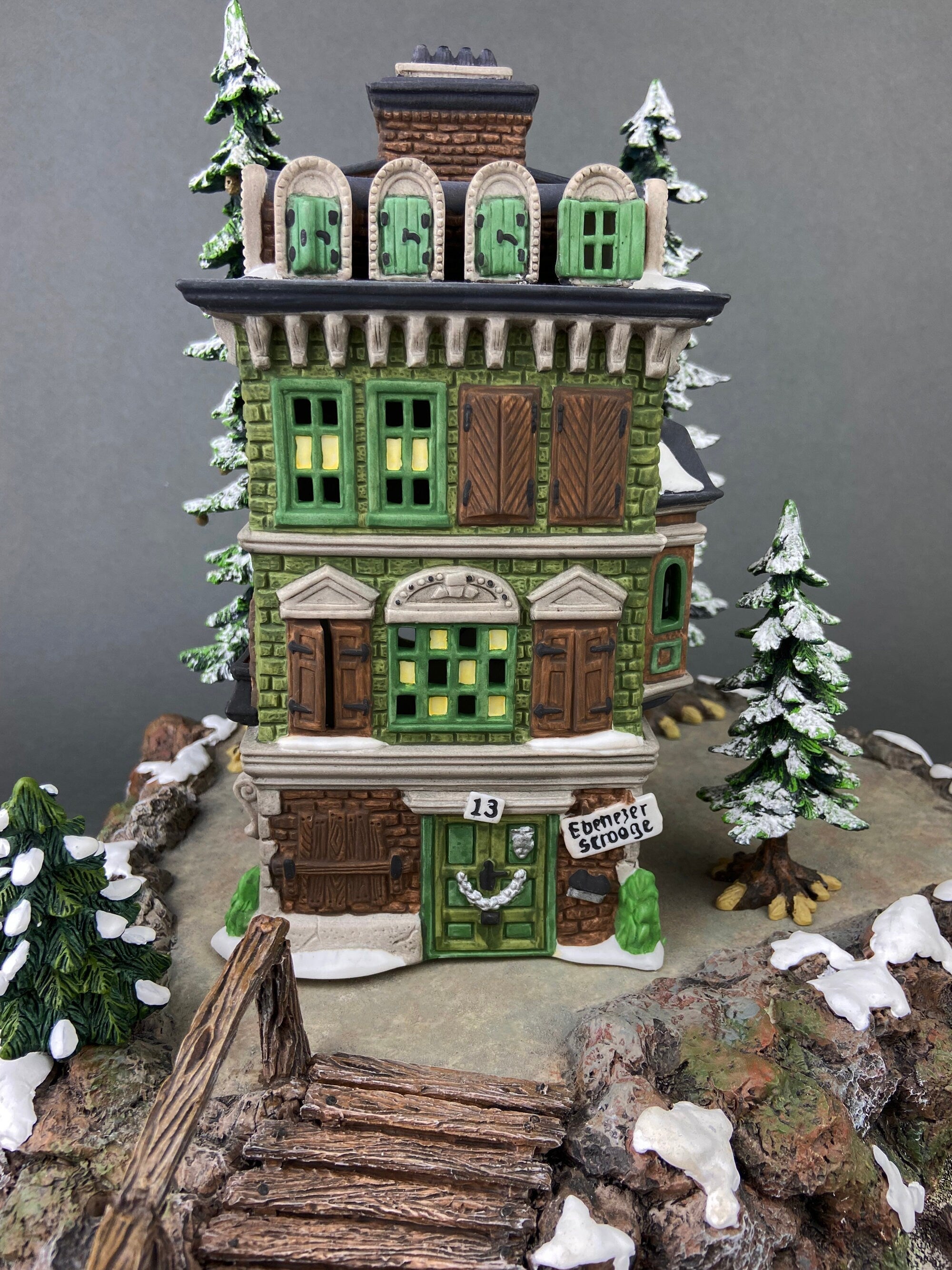 Dept 56 Christmas Village. Illuminated Gunnersbury Park Folly. Dickens Village Series. Limited Edition 30105.