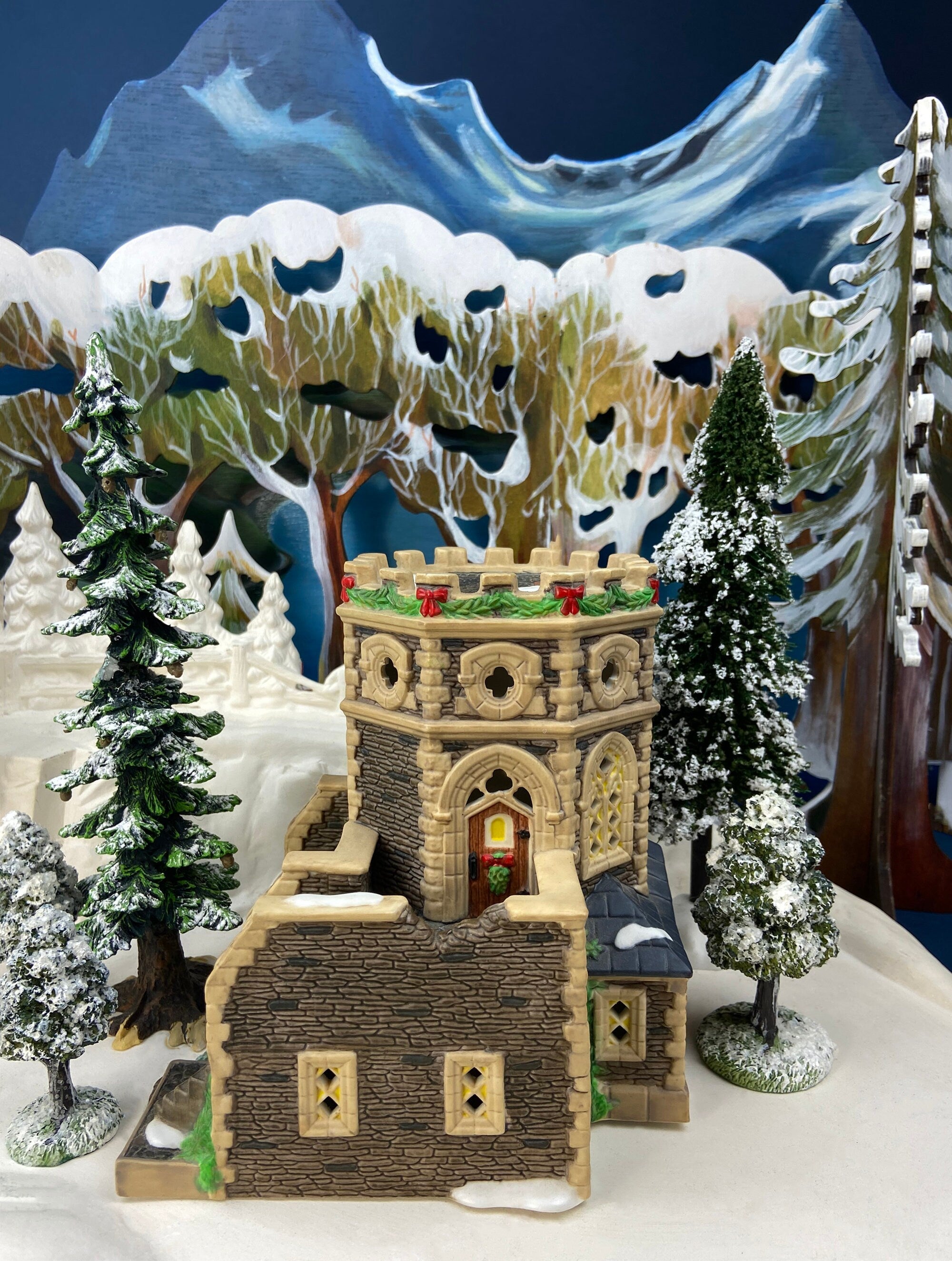 Dept 56 Christmas Village. Illuminated Gunnersbury Park Folly. Dickens Village Series. Limited Edition 30105.