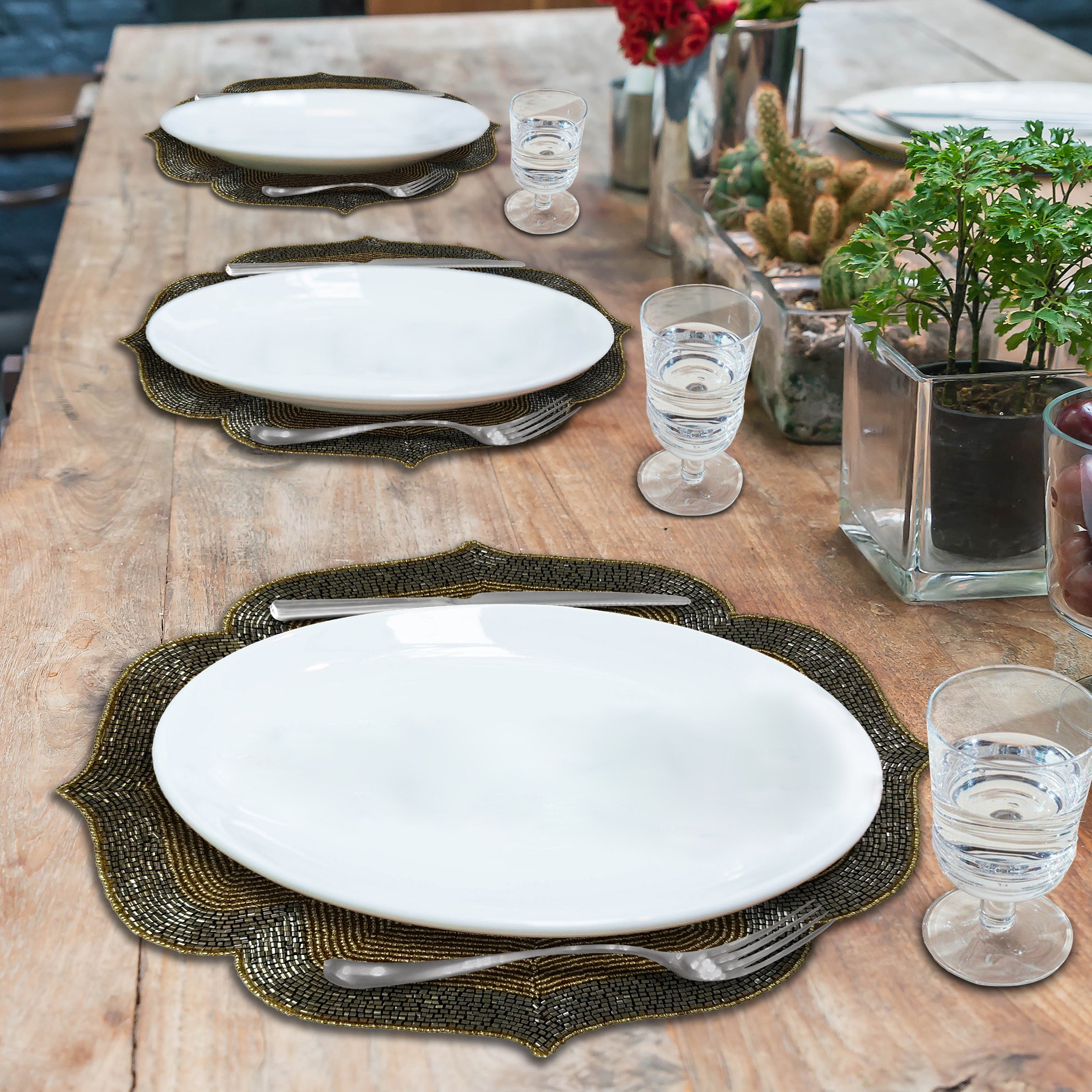 Gilded Shine – Beaded Placemats in Gold and Silver, Artistic Heat-Resistant Dining Table Décor 14 inch