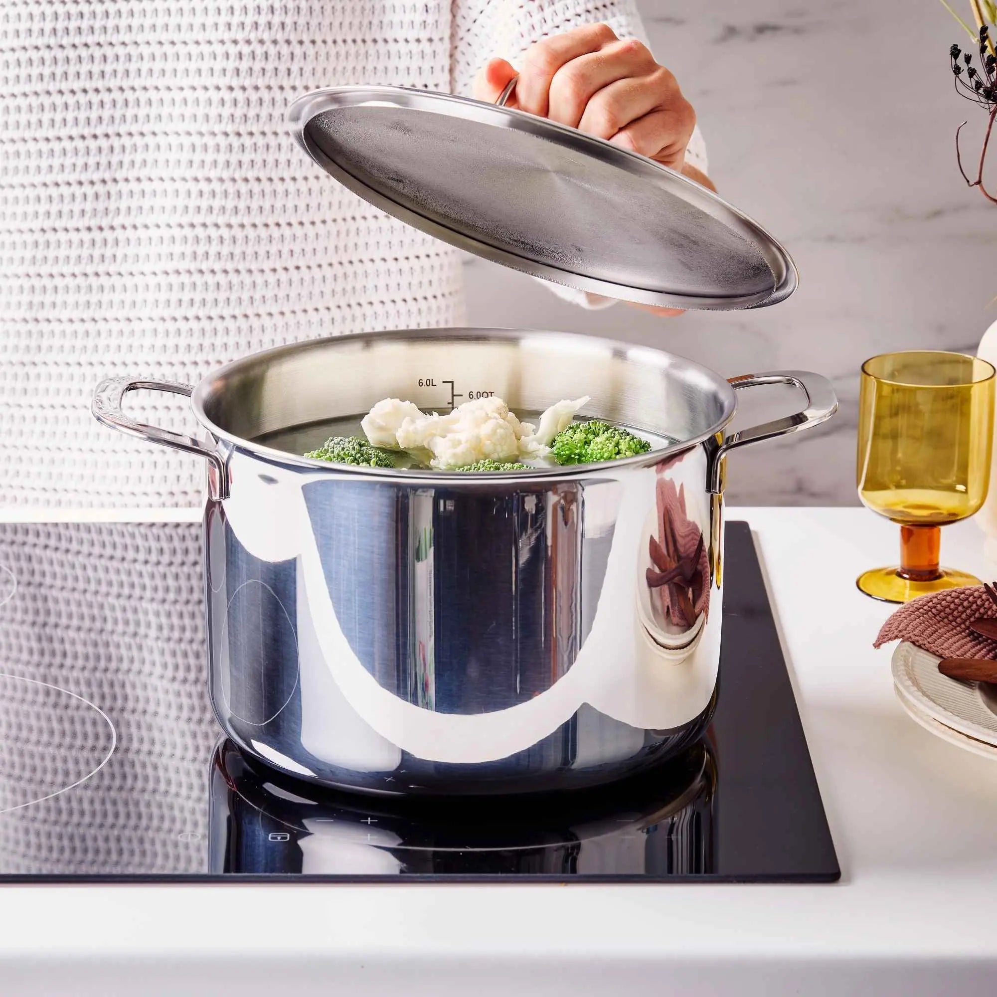 Stock Pot with Lid, 7-Qt