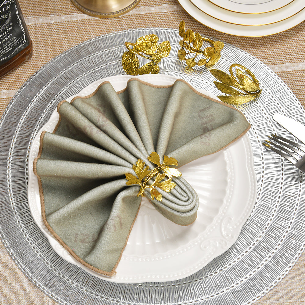 Golden Harmony – Napkin Rings in Gold Leaf Design, Elegant Decorative Dining Table Décor