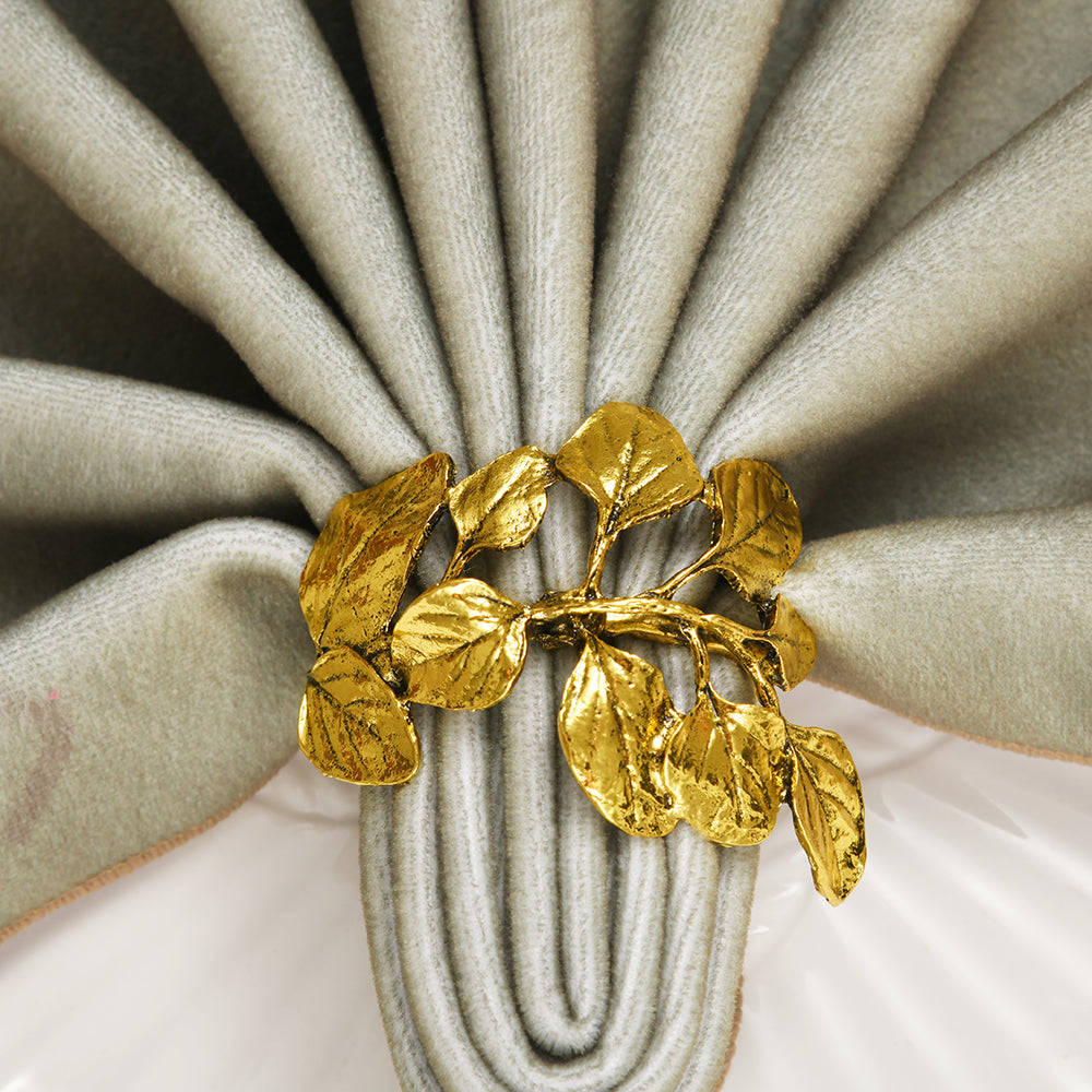 Golden Harmony – Napkin Rings in Gold Leaf Design, Elegant Decorative Dining Table Décor